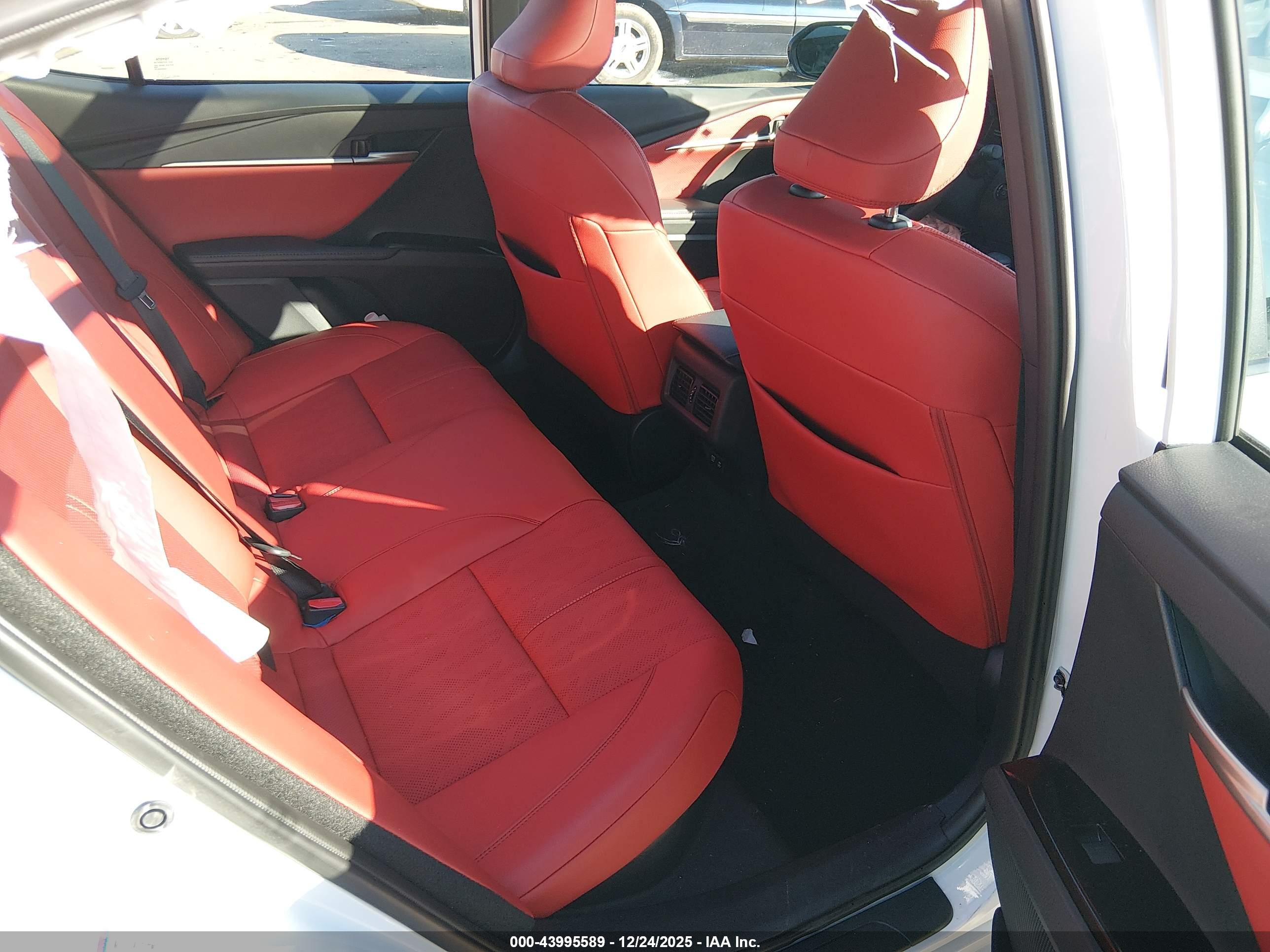 TOYOTA CAMRY image 8