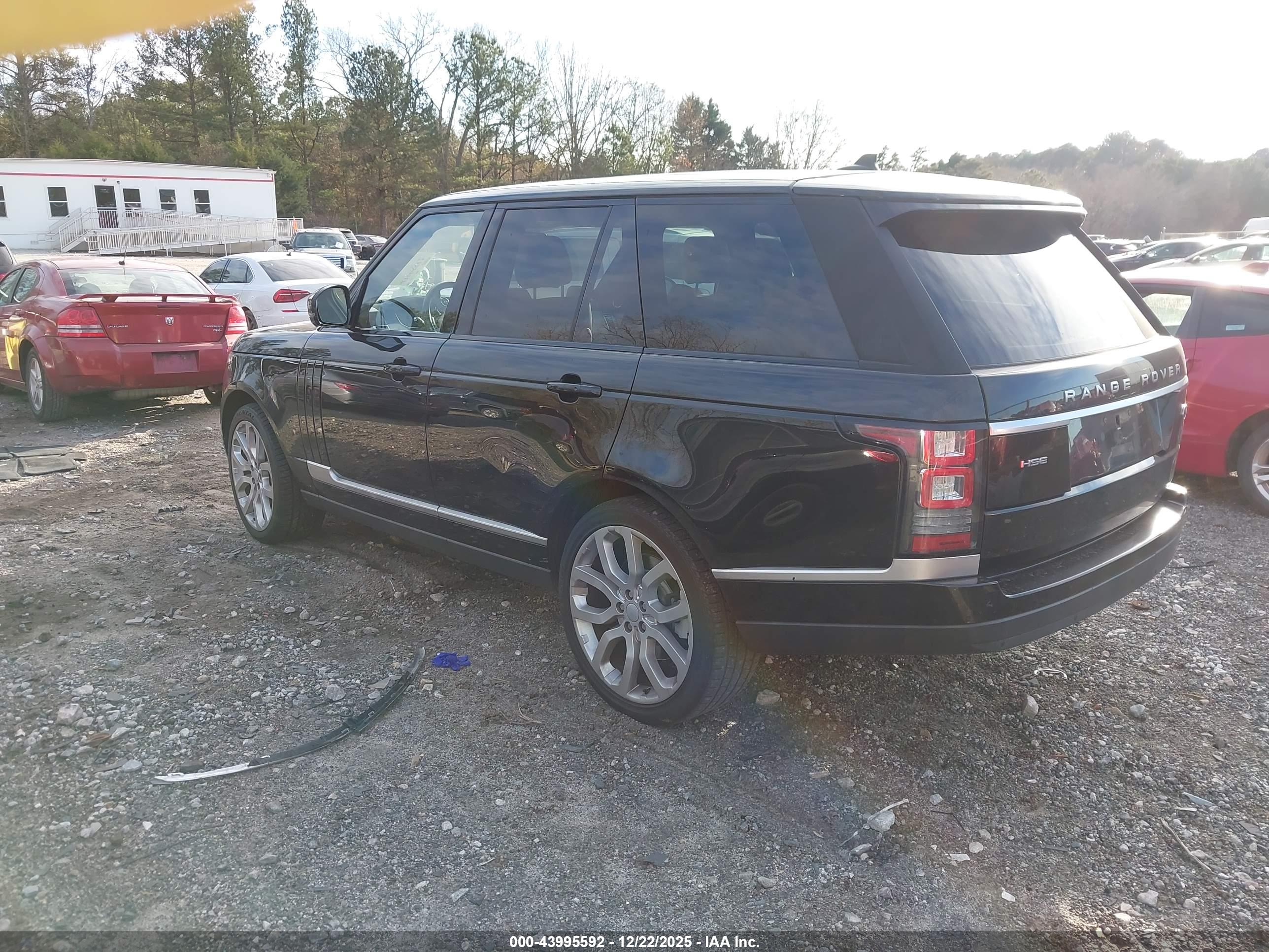 LAND ROVER image 3