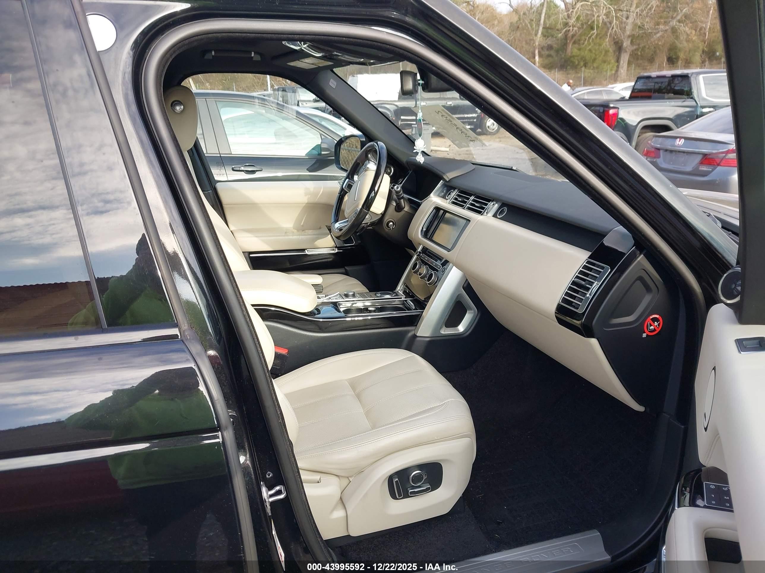 LAND ROVER image 5