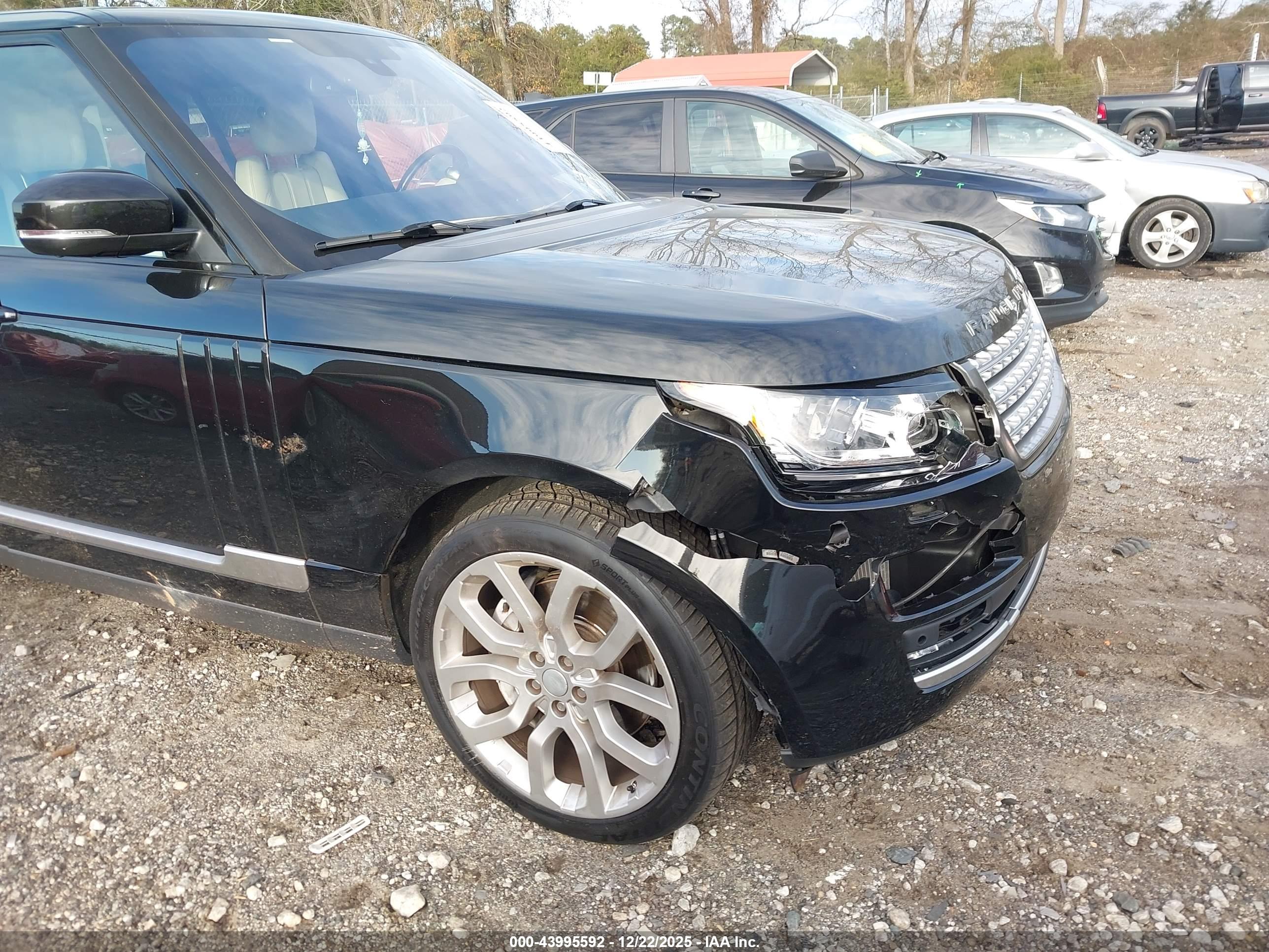 LAND ROVER image 6