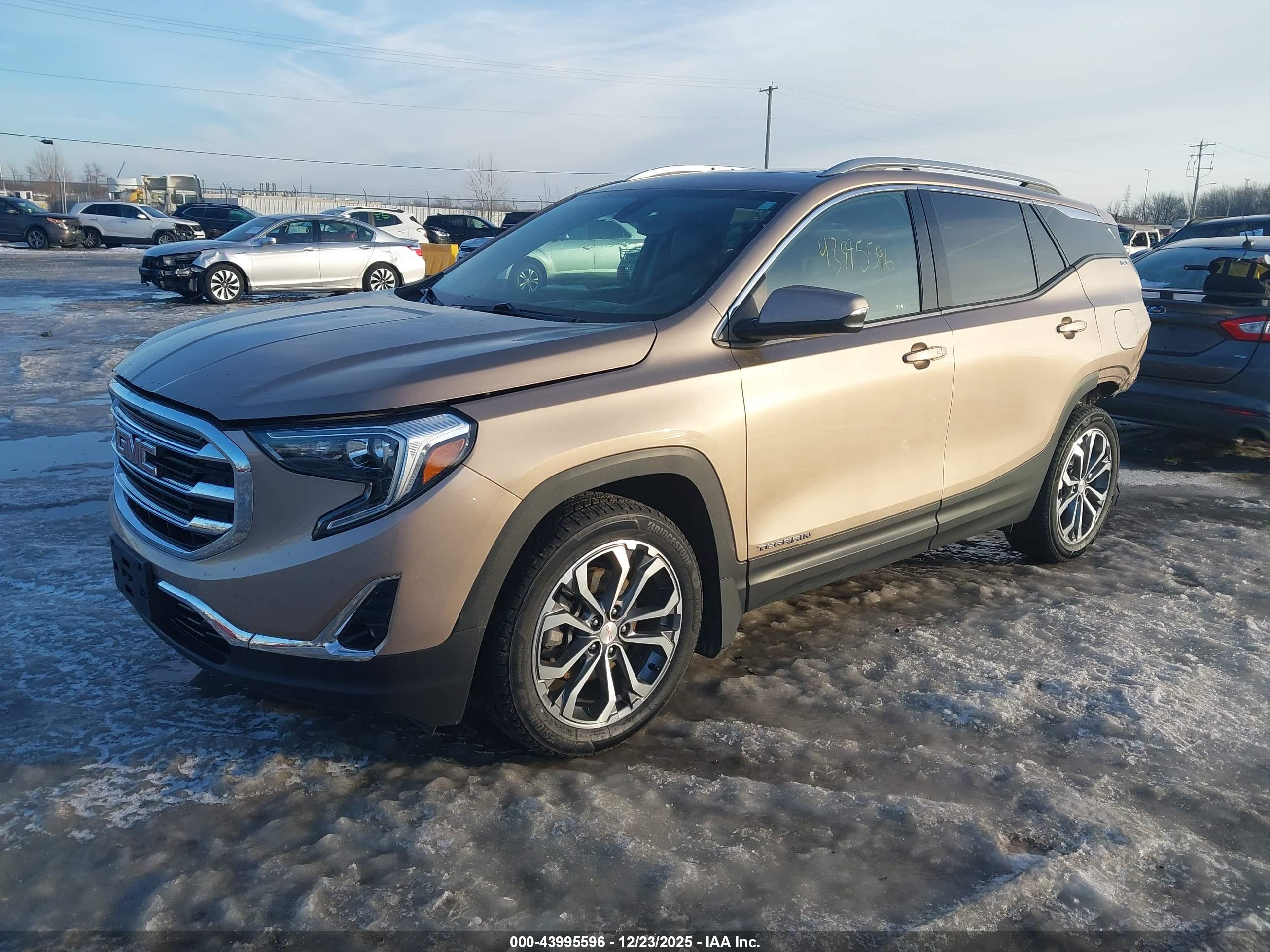 GMC TERRAIN image 2