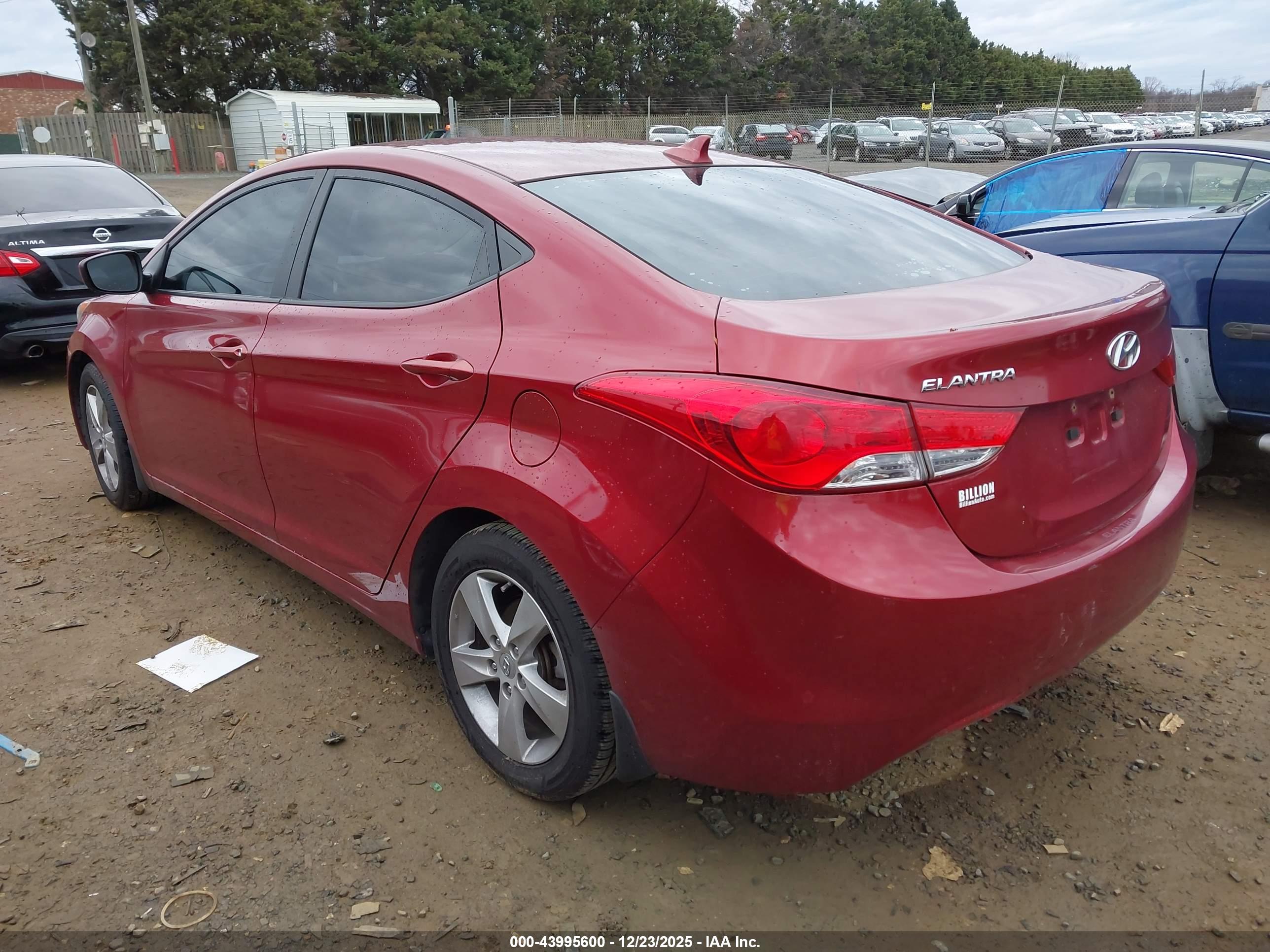 HYUNDAI ELANTRA image 3