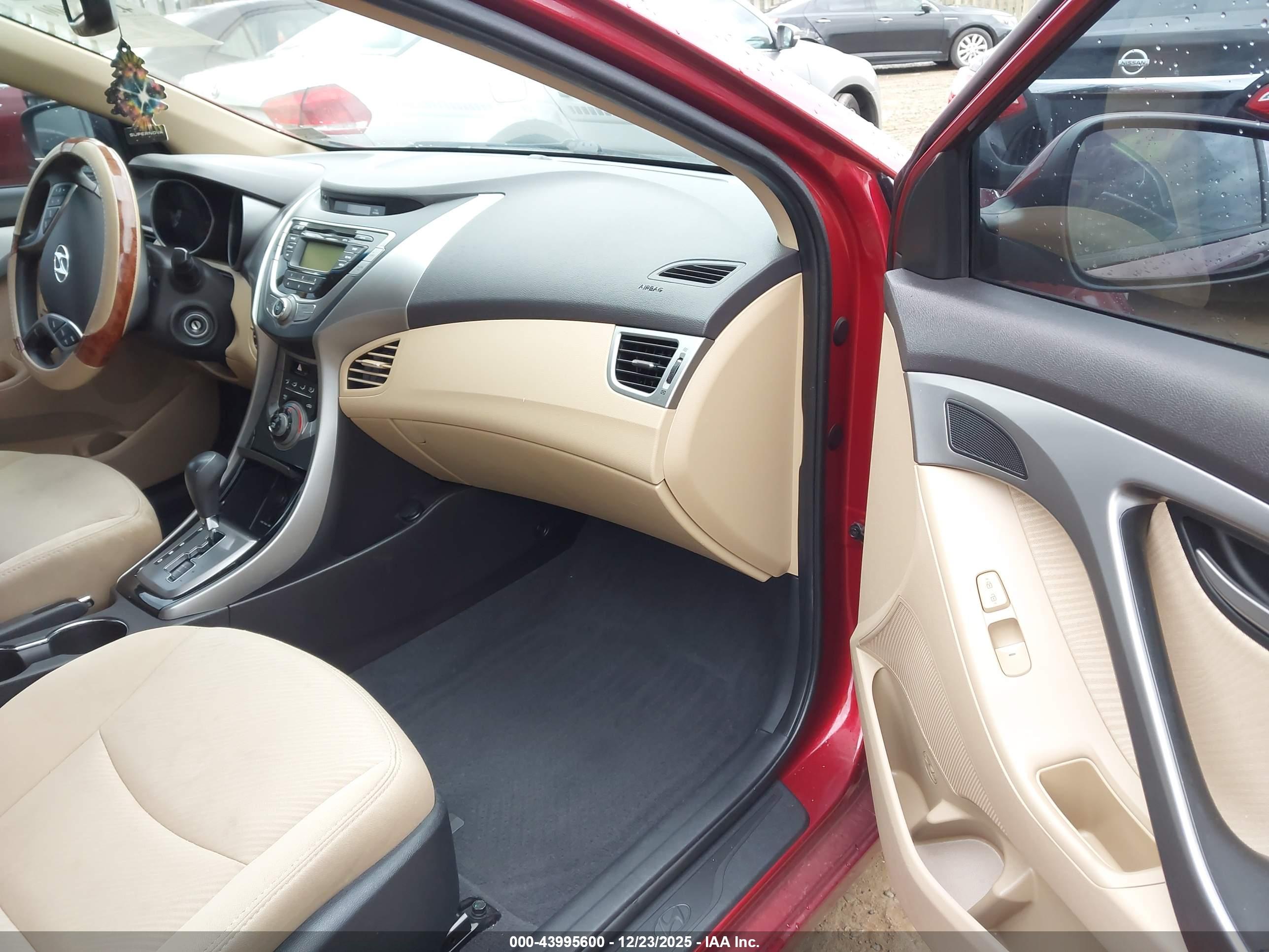 HYUNDAI ELANTRA image 5