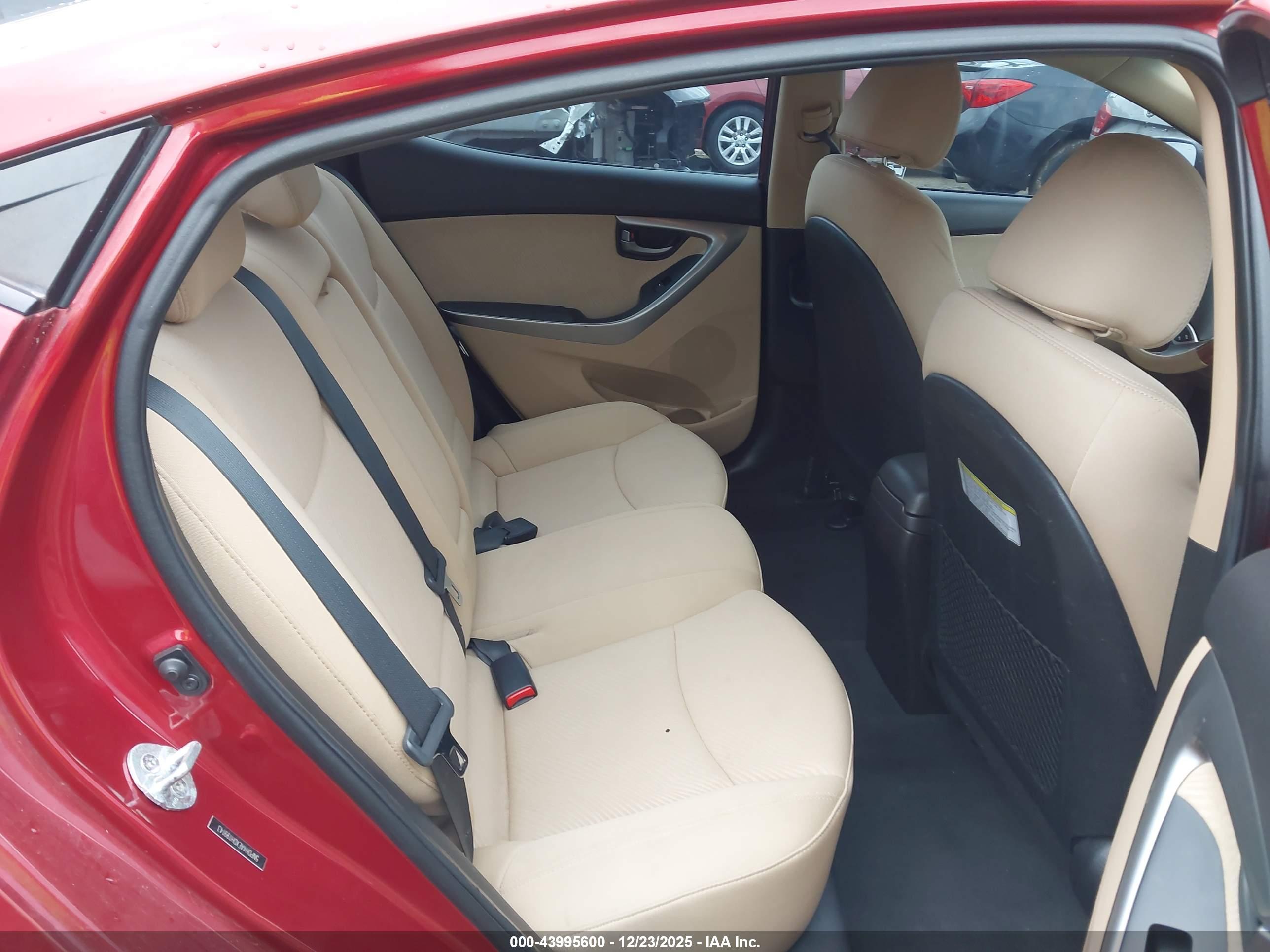 HYUNDAI ELANTRA image 8