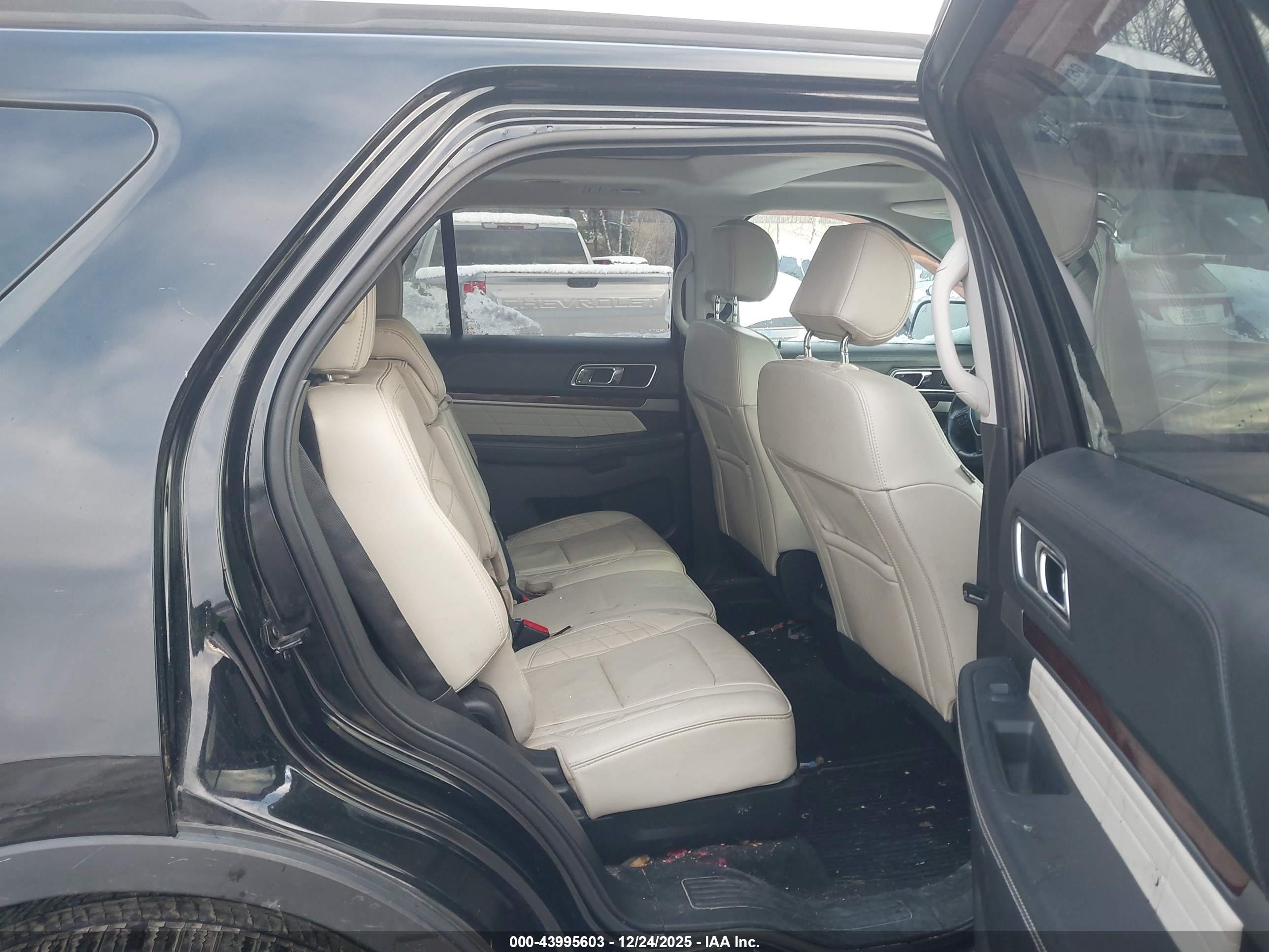 FORD EXPLORER image 8