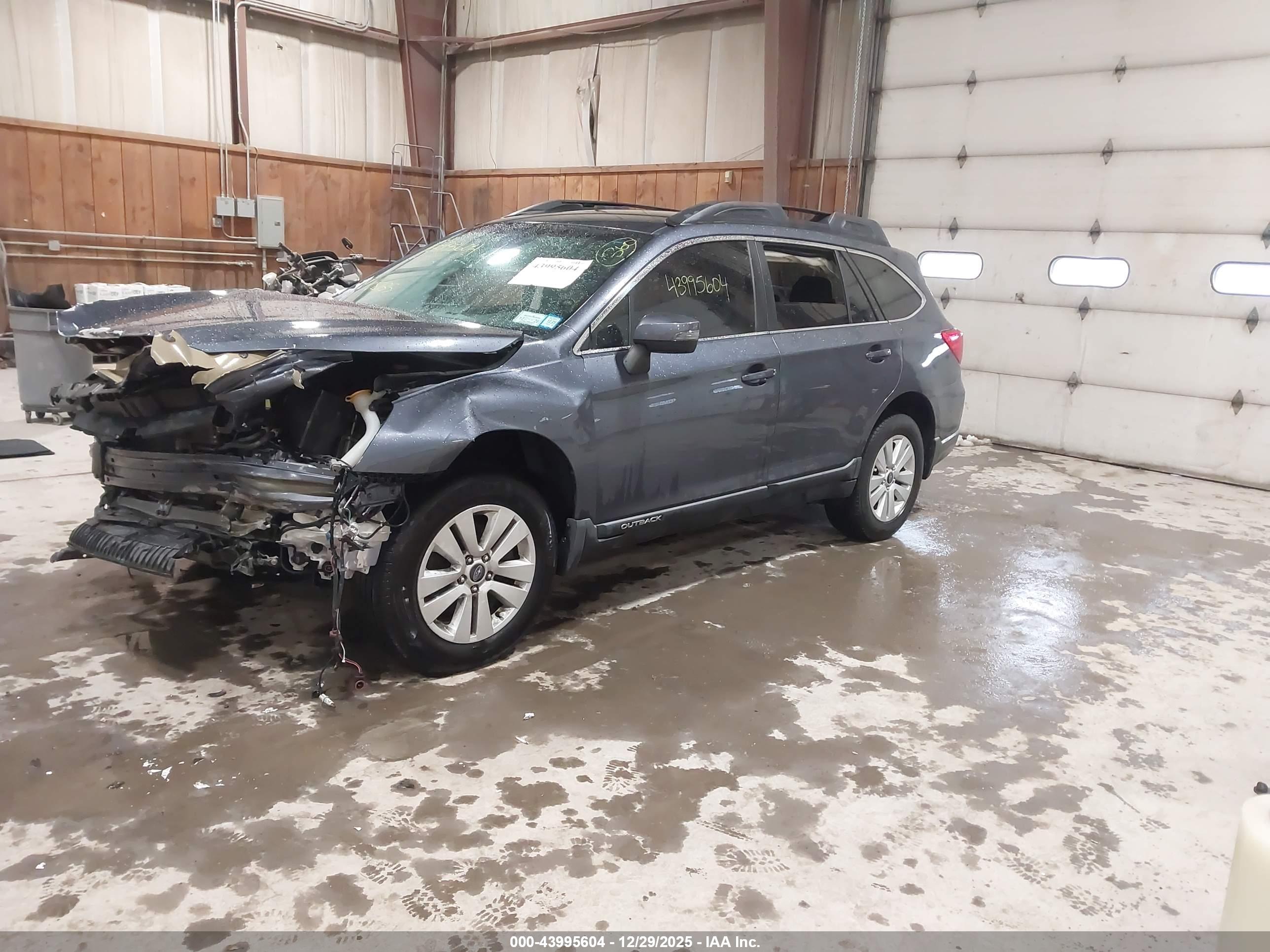 SUBARU OUTBACK image 2