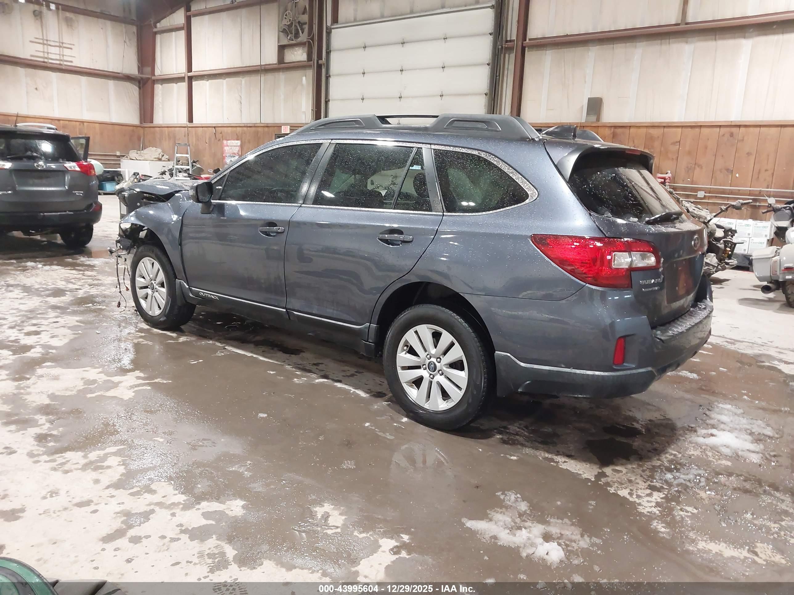 SUBARU OUTBACK image 3