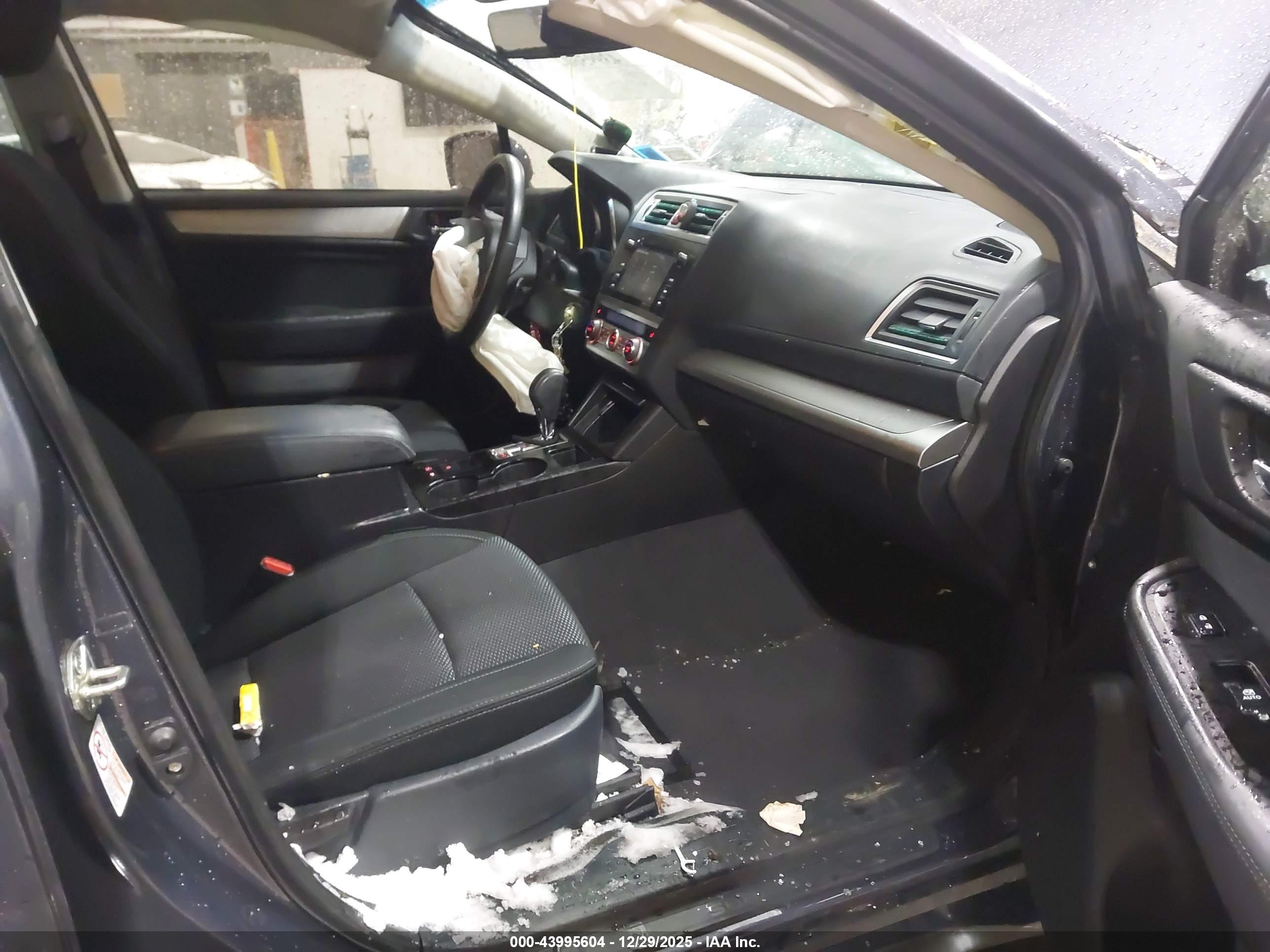 SUBARU OUTBACK image 5