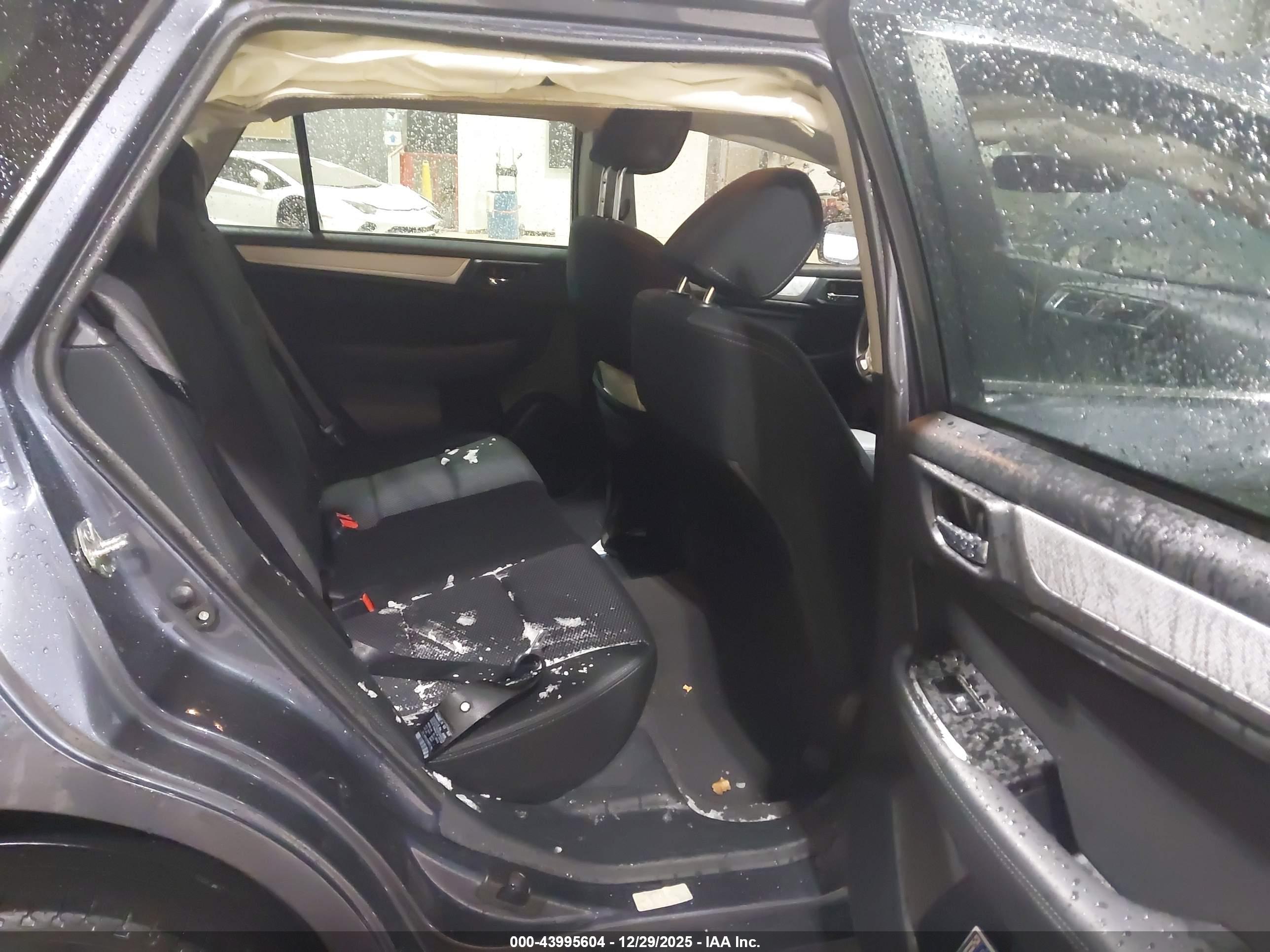SUBARU OUTBACK image 8
