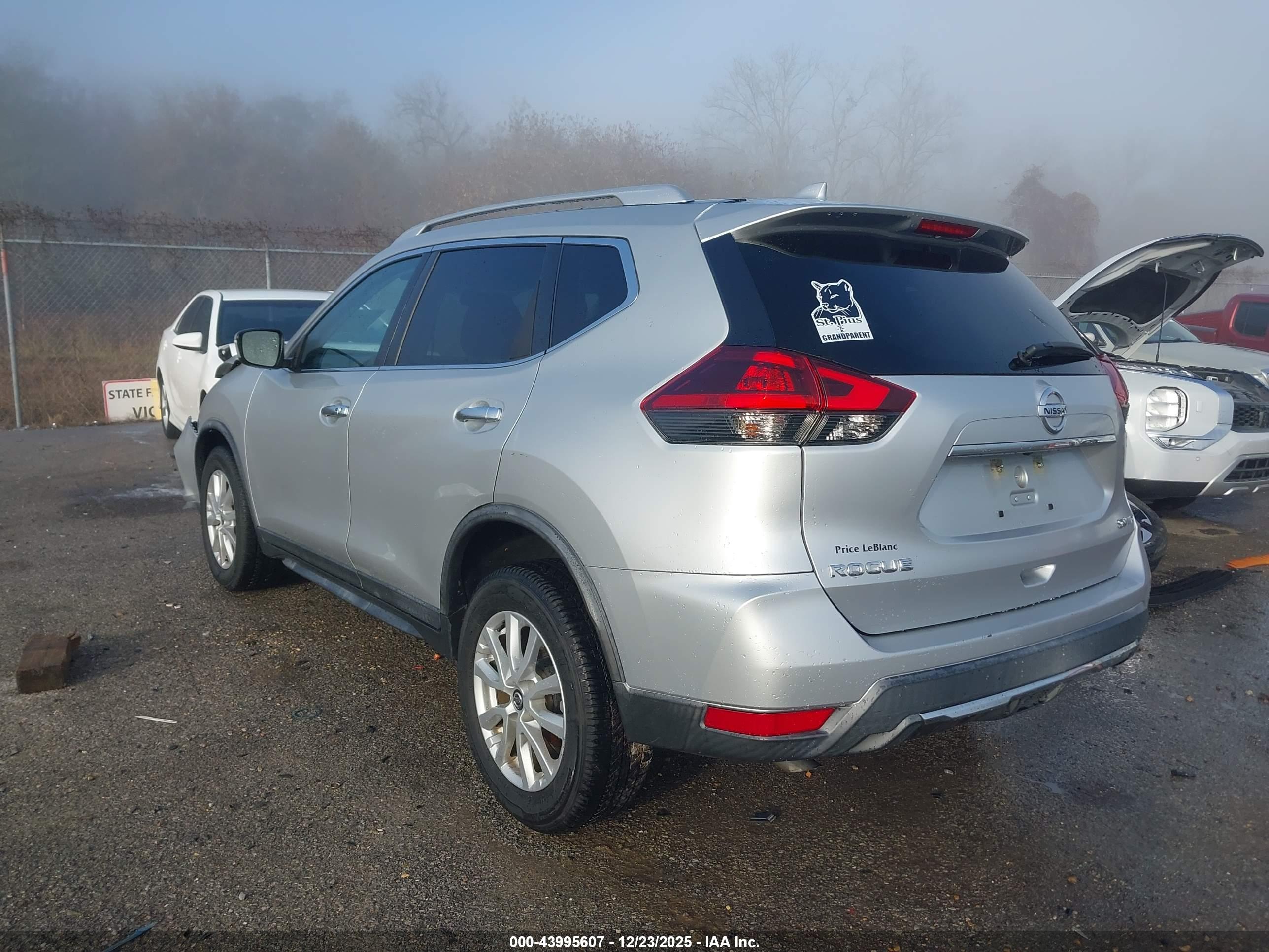 NISSAN ROGUE image 3