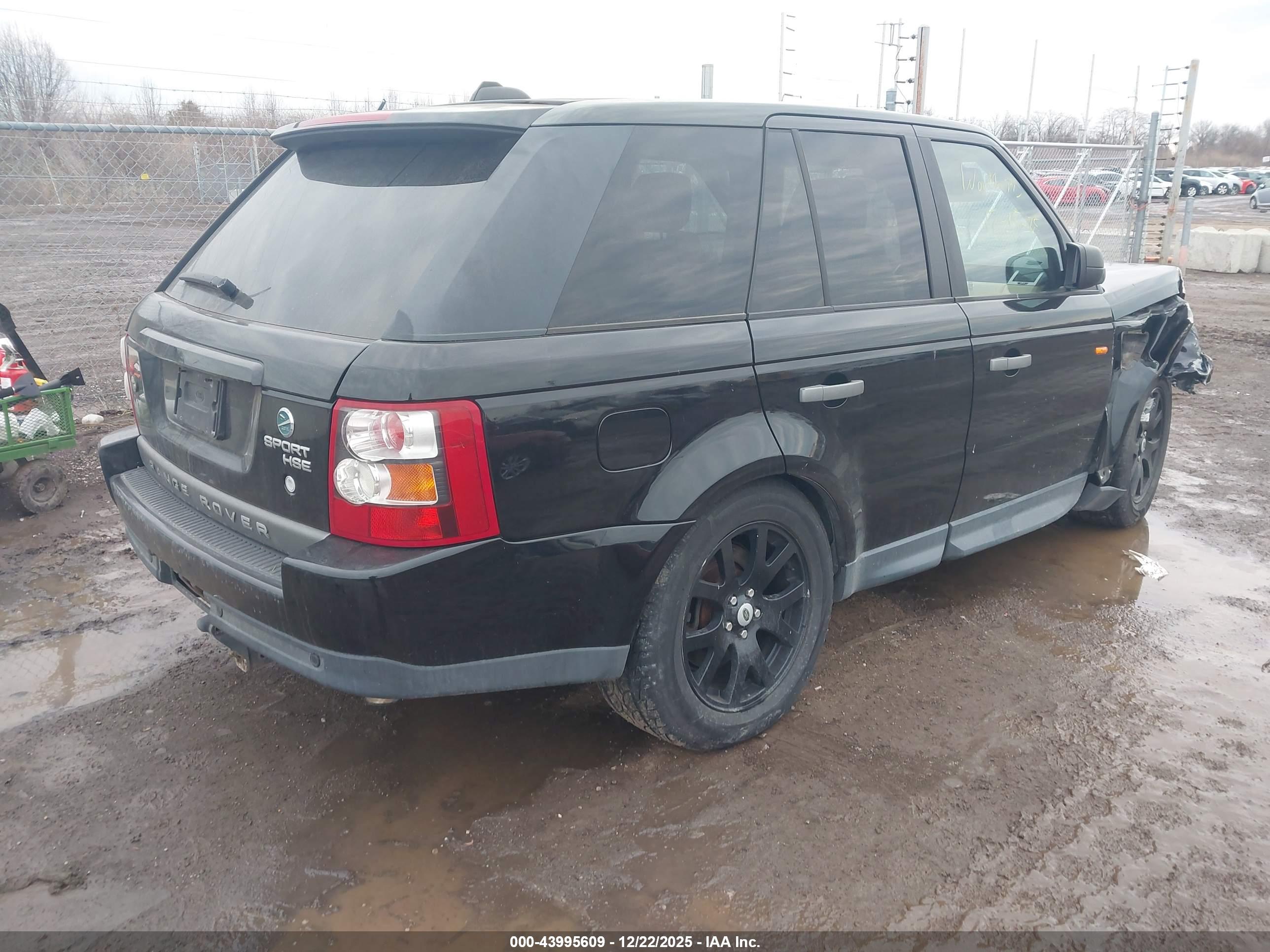 LAND ROVER image 4
