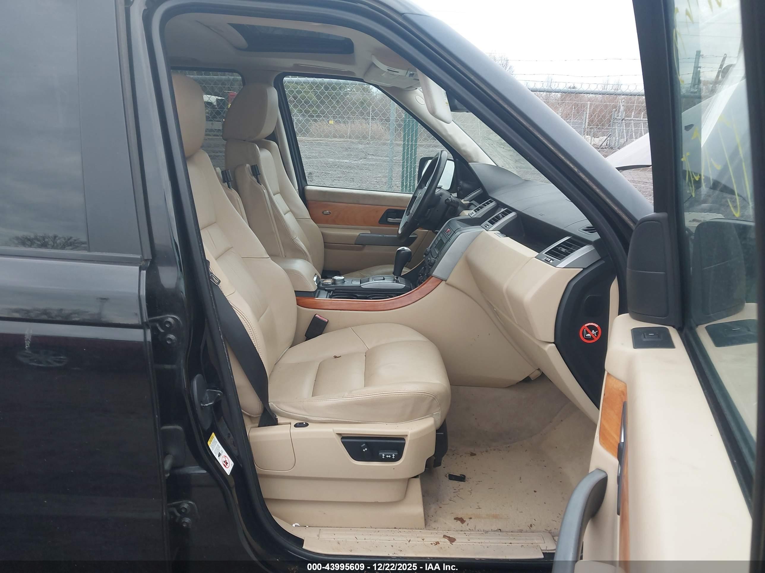 LAND ROVER image 5