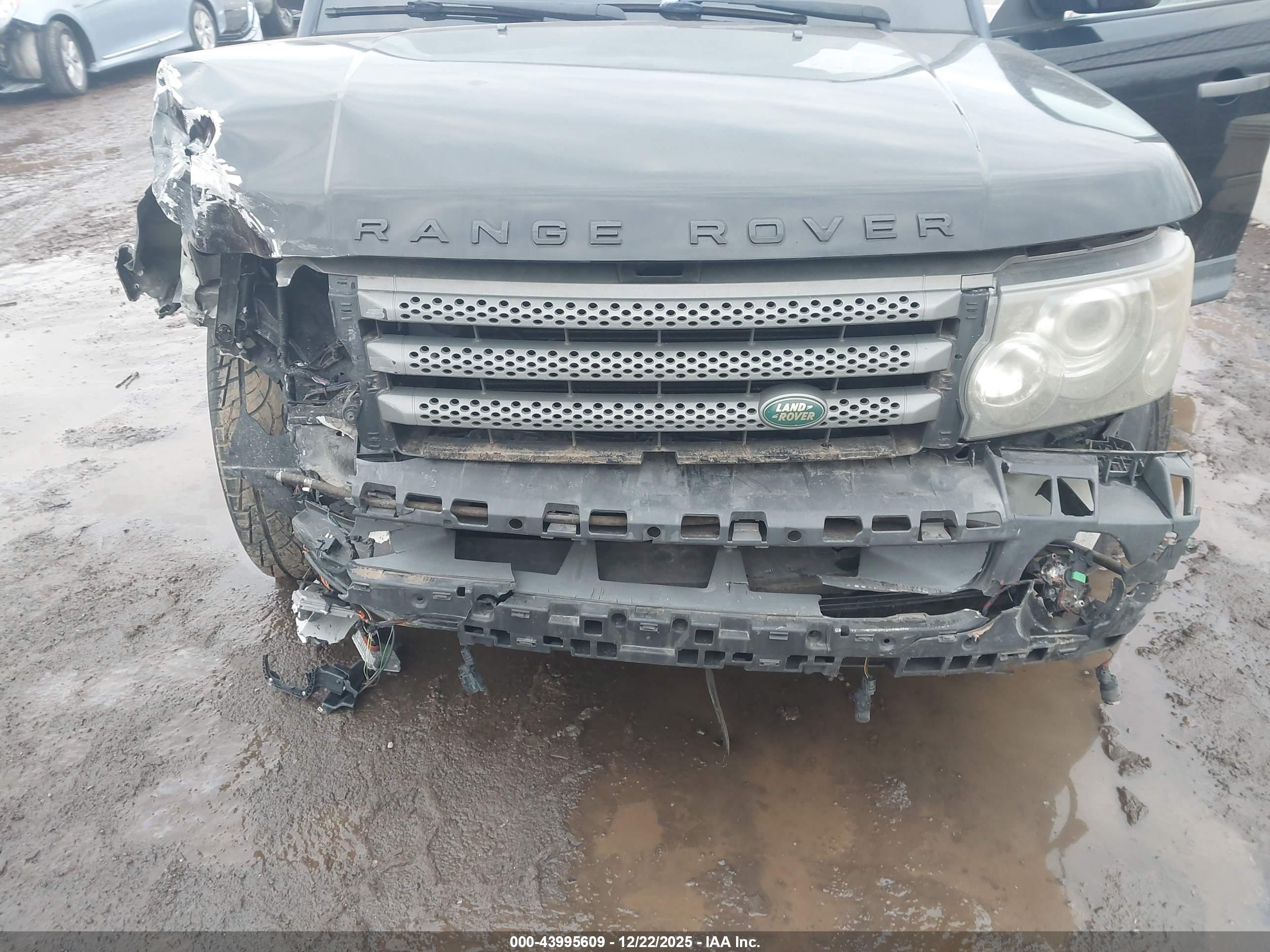 LAND ROVER image 6