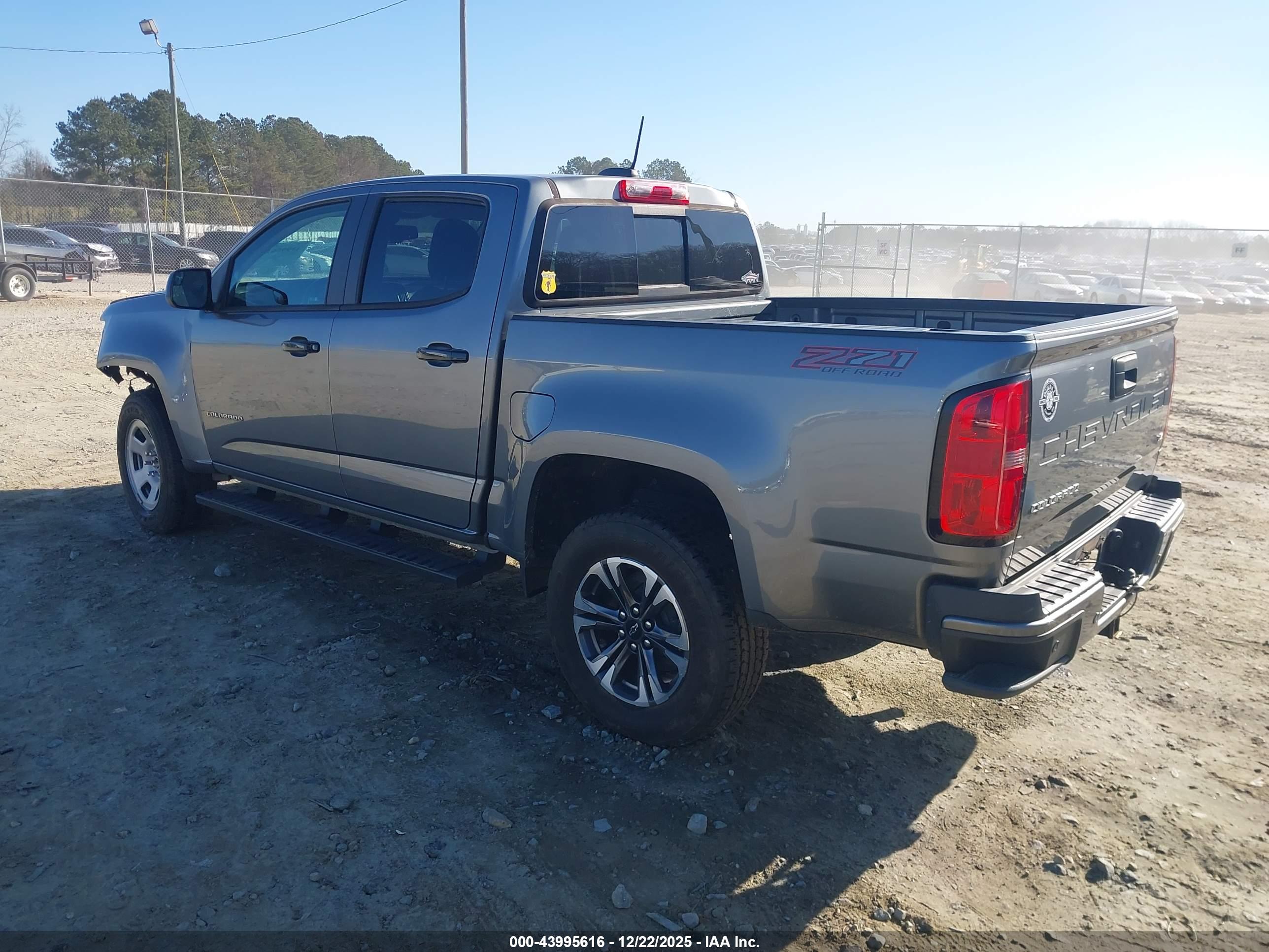 CHEVROLET COLORADO image 3
