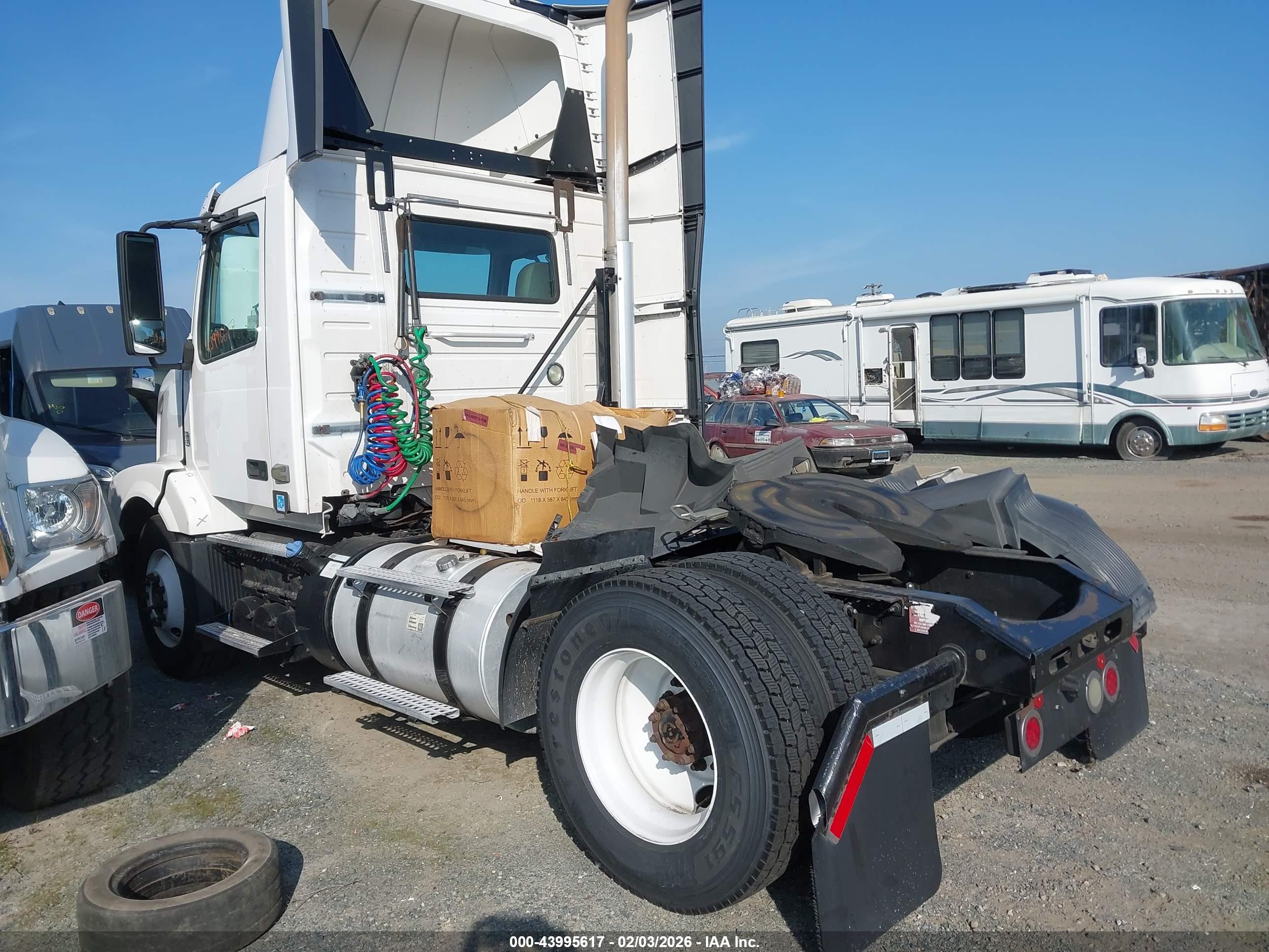 VOLVO VN image 3