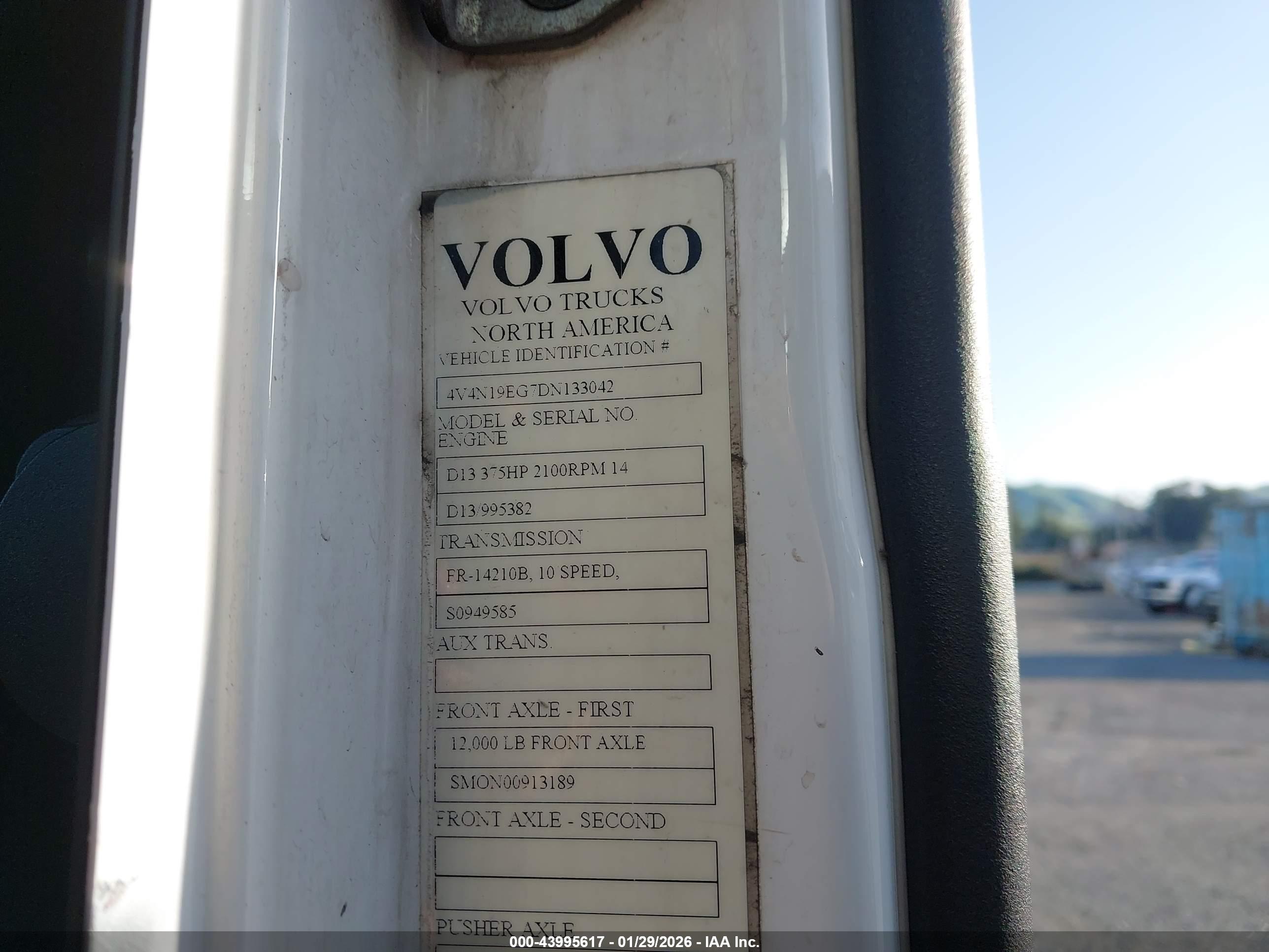 VOLVO VN image 9