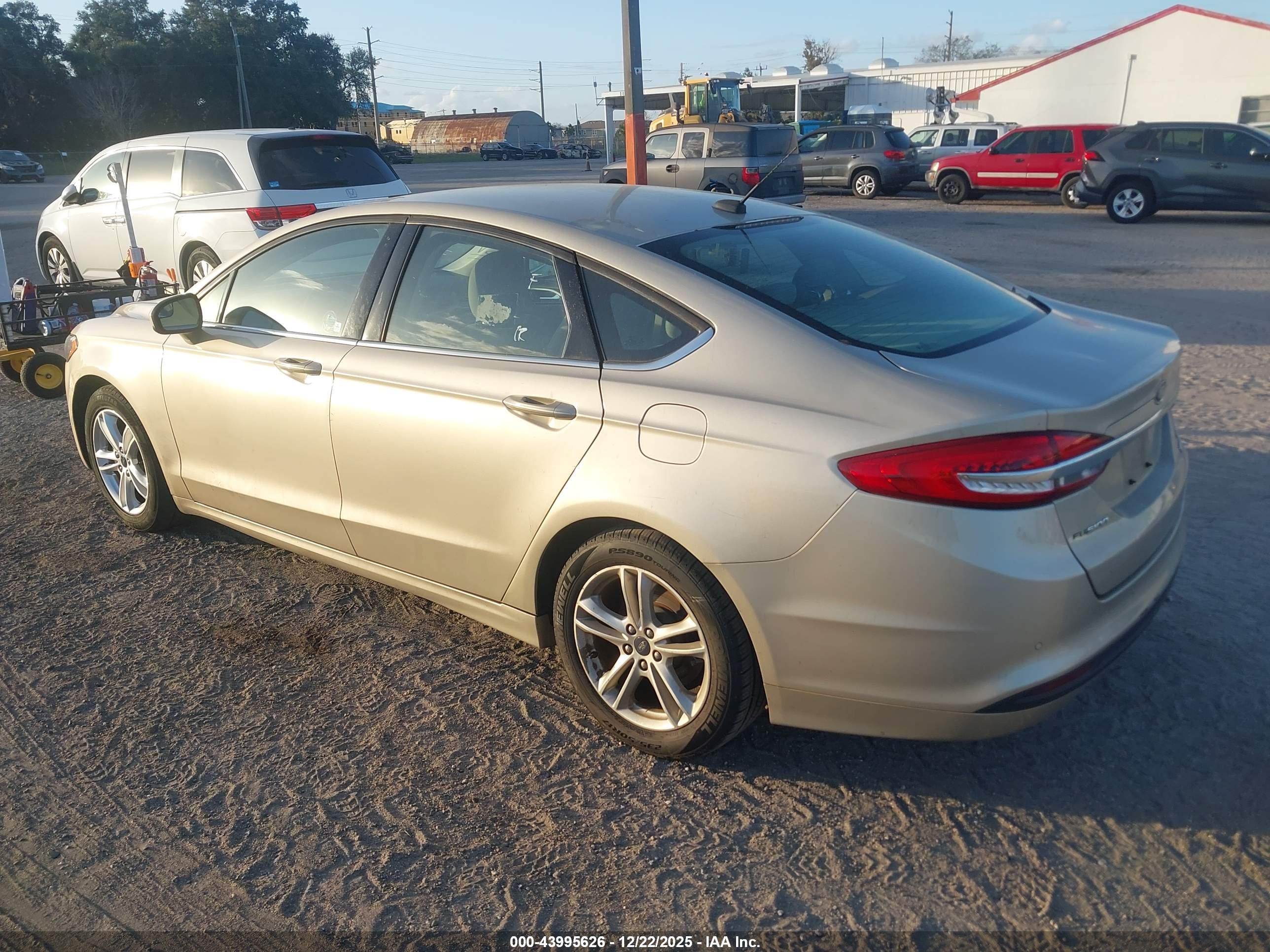 FORD FUSION image 3