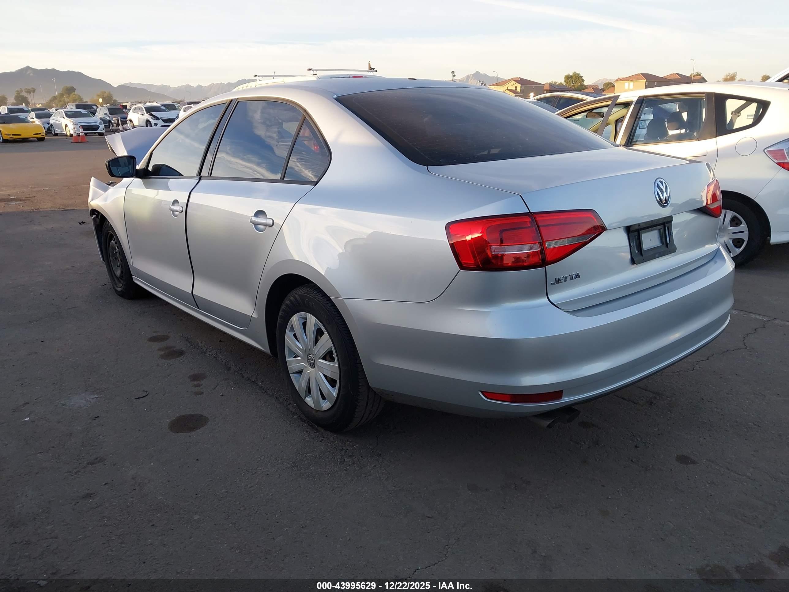 VOLKSWAGEN JETTA image 3