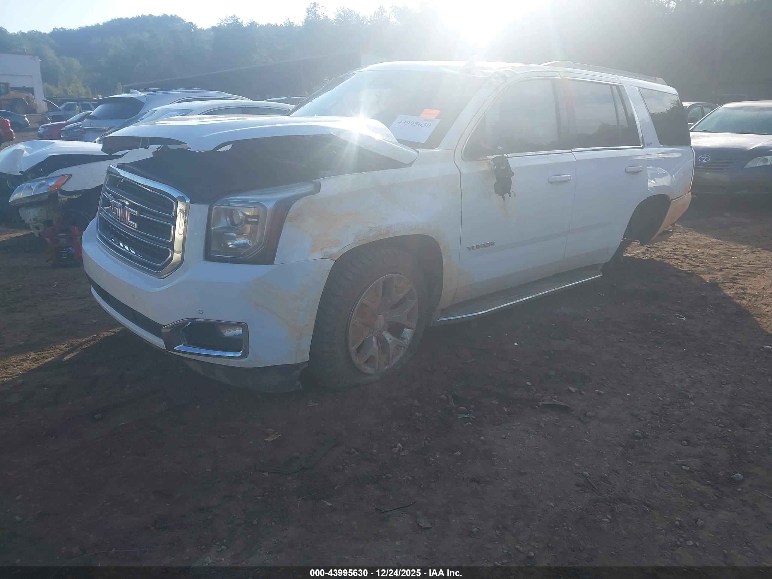 GMC YUKON image 2