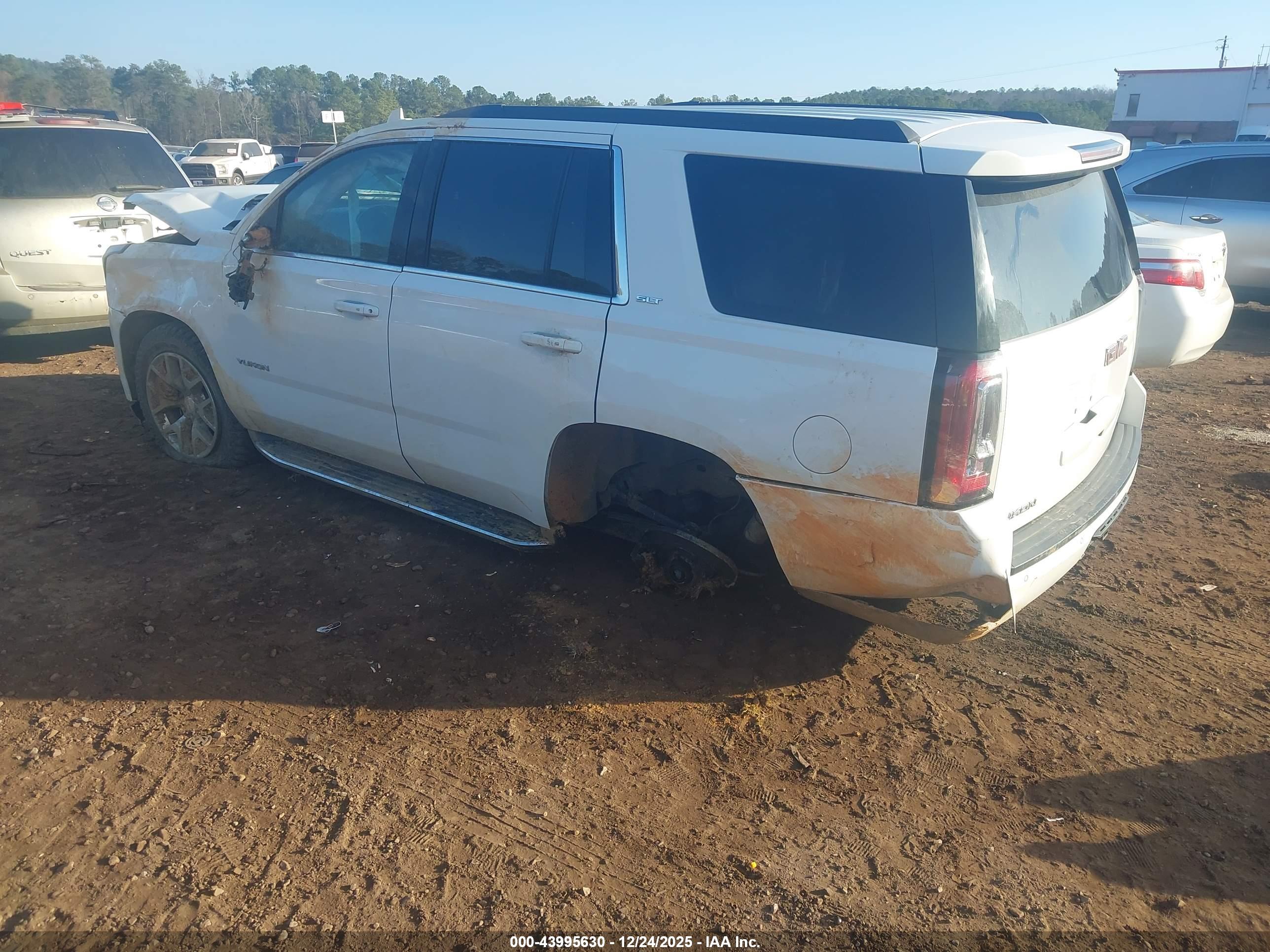 GMC YUKON image 3