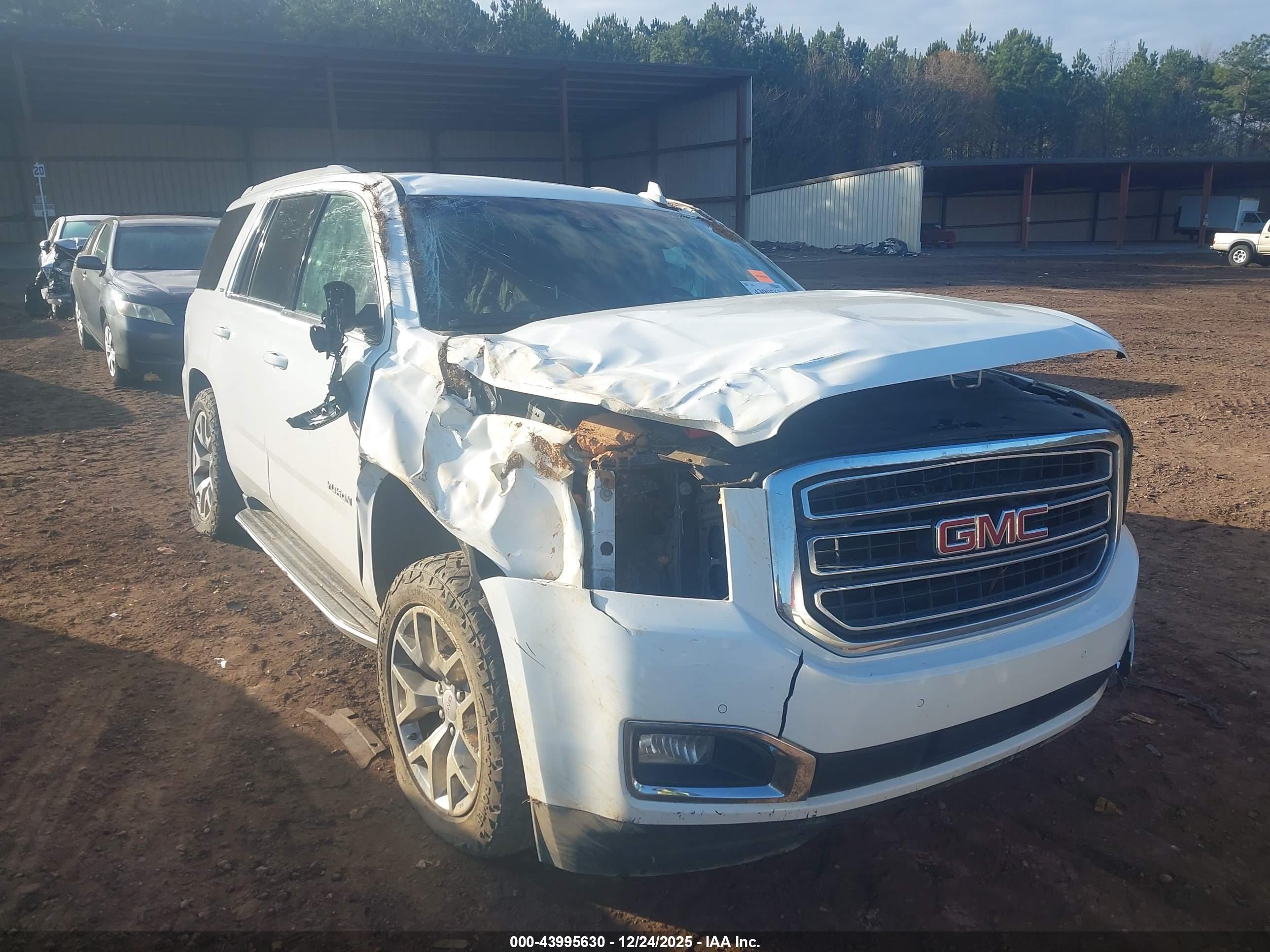 GMC YUKON image 6