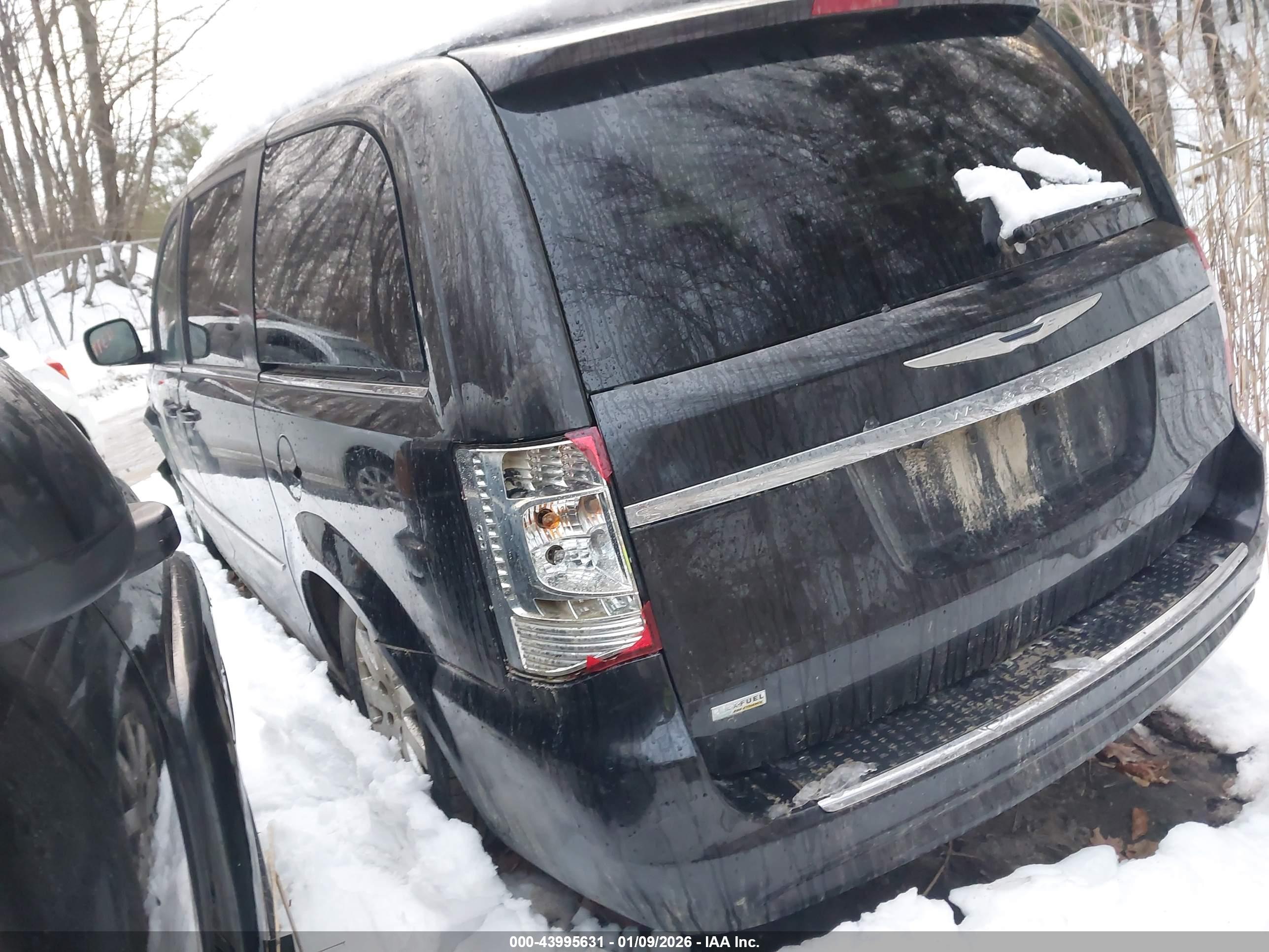 CHRYSLER TOWN image 3