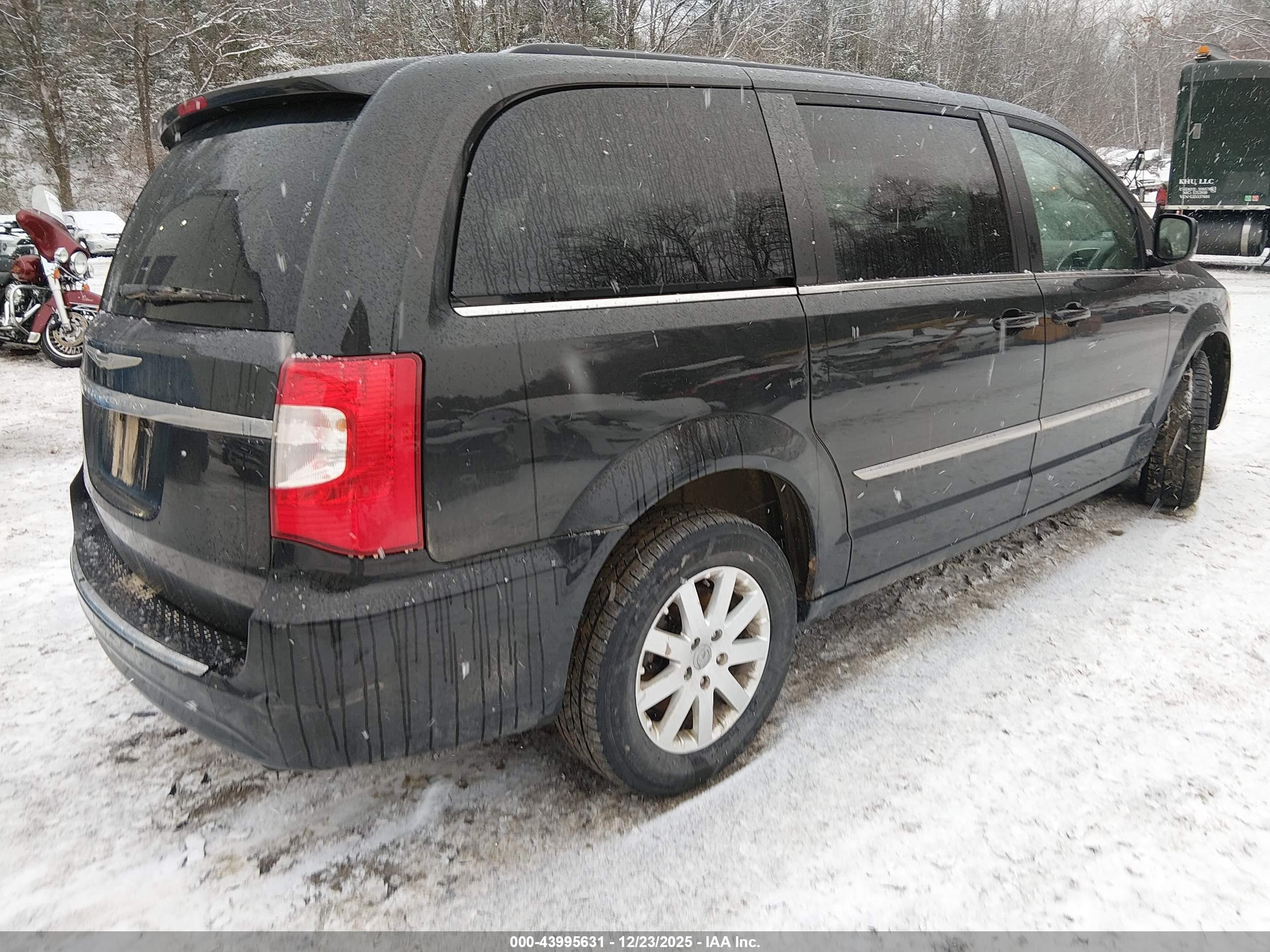 CHRYSLER TOWN image 4