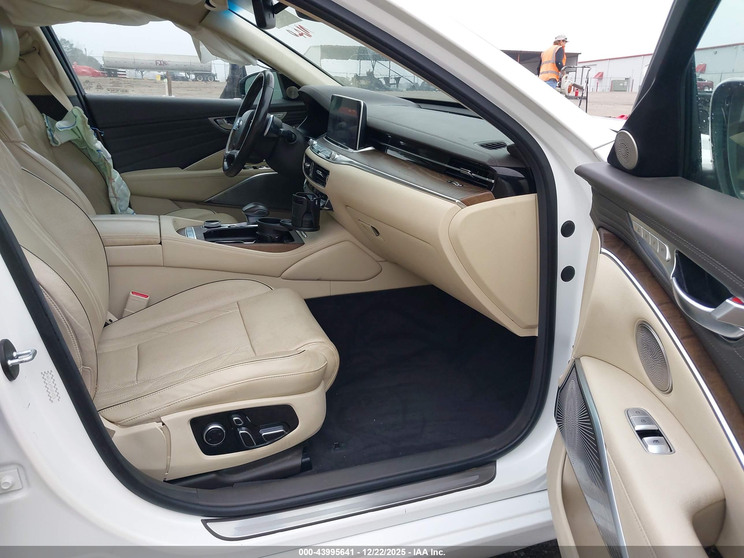KIA K900 image 5