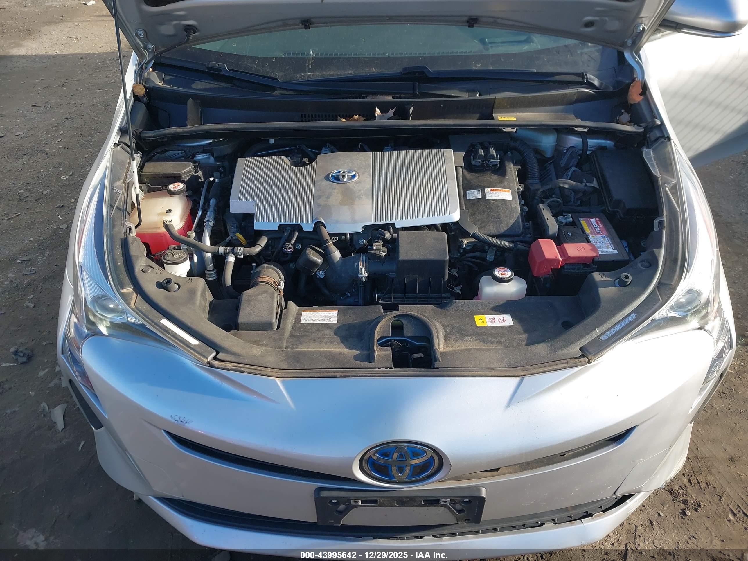 TOYOTA PRIUS image 10