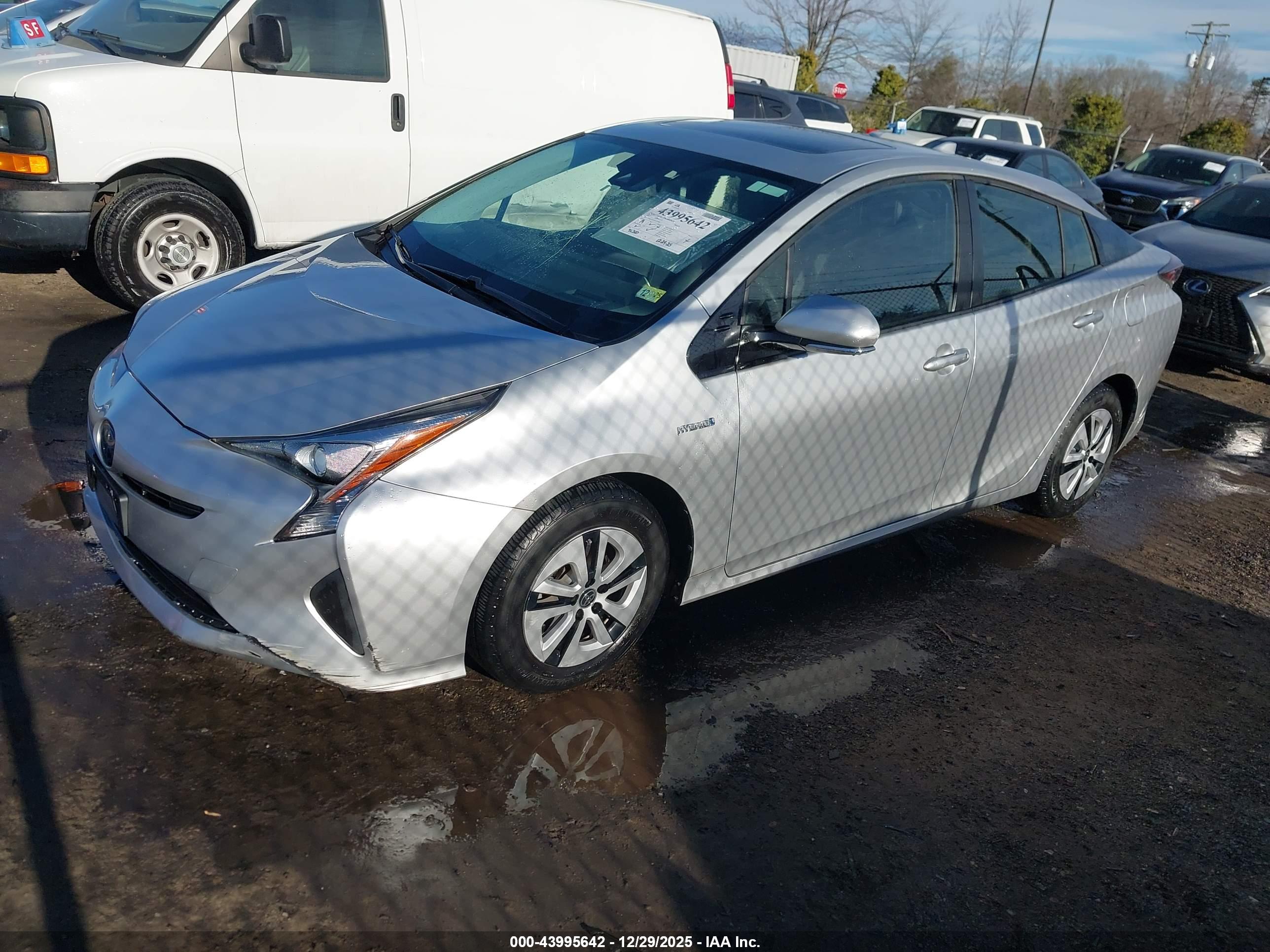 TOYOTA PRIUS image 2