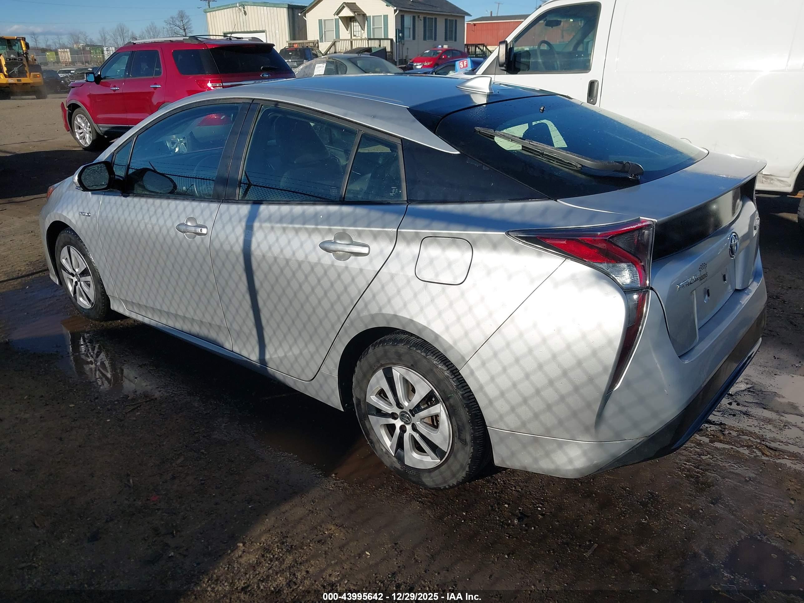 TOYOTA PRIUS image 3