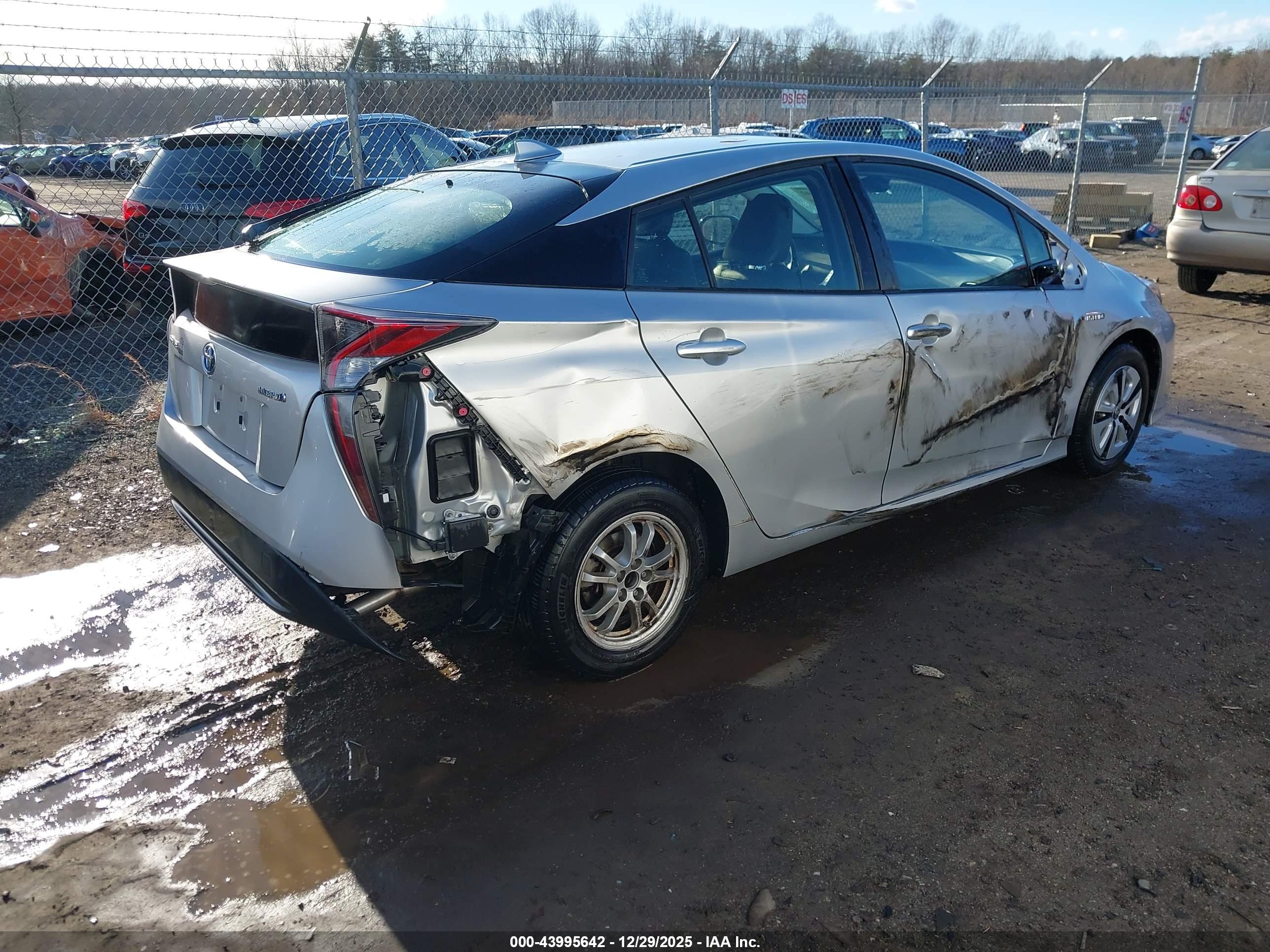 TOYOTA PRIUS image 4