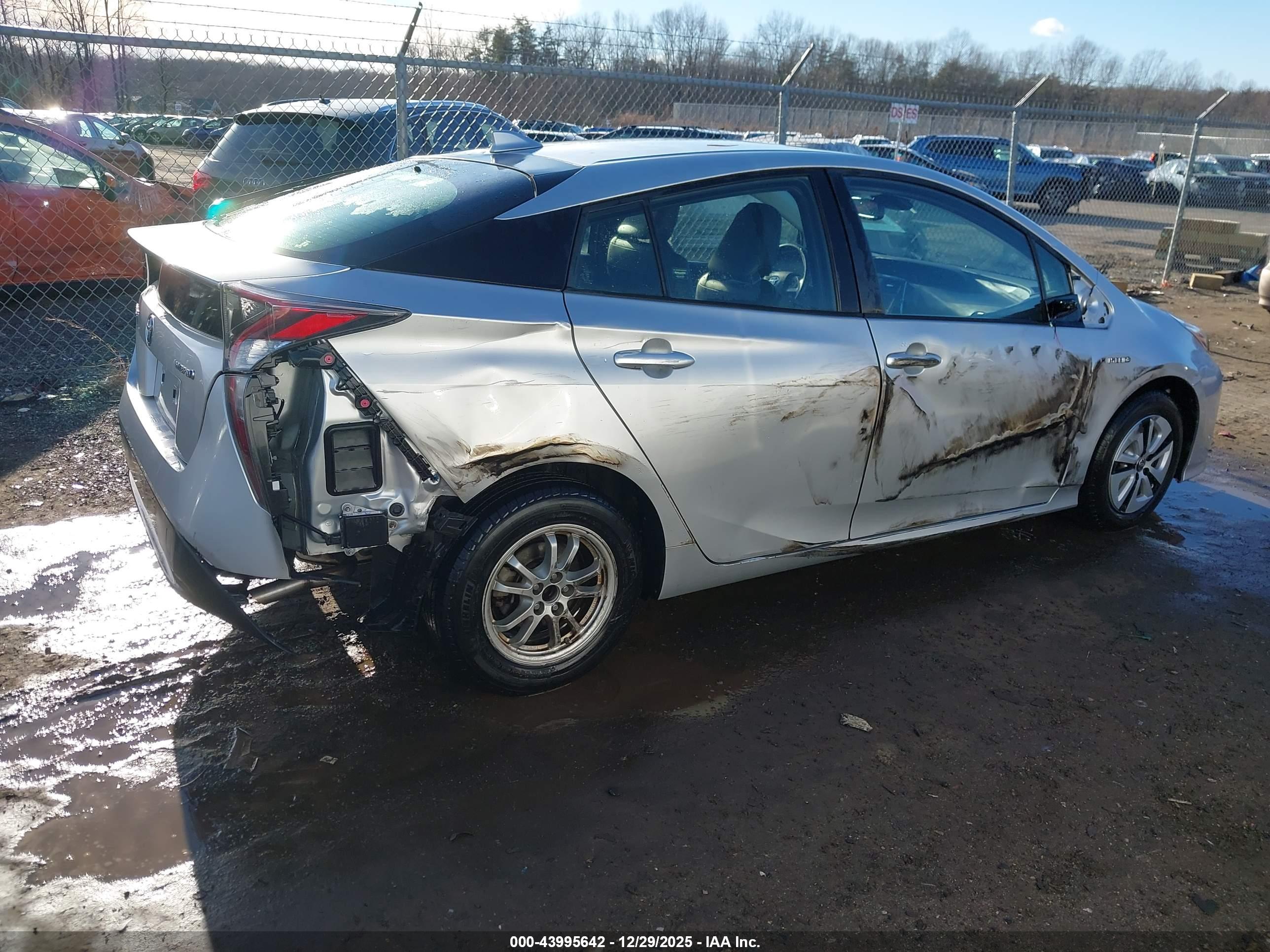 TOYOTA PRIUS image 6