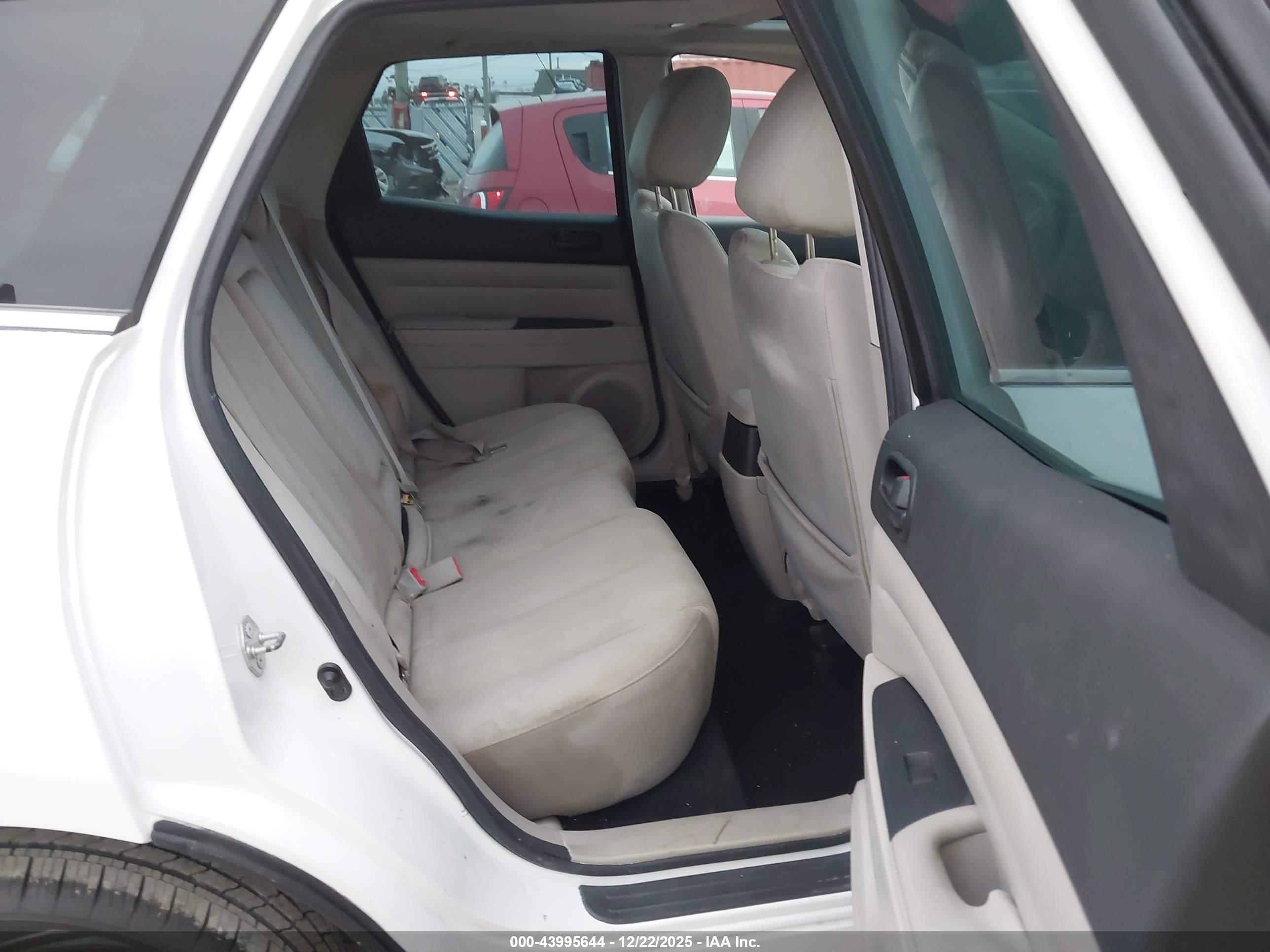 MAZDA CX-7 image 8