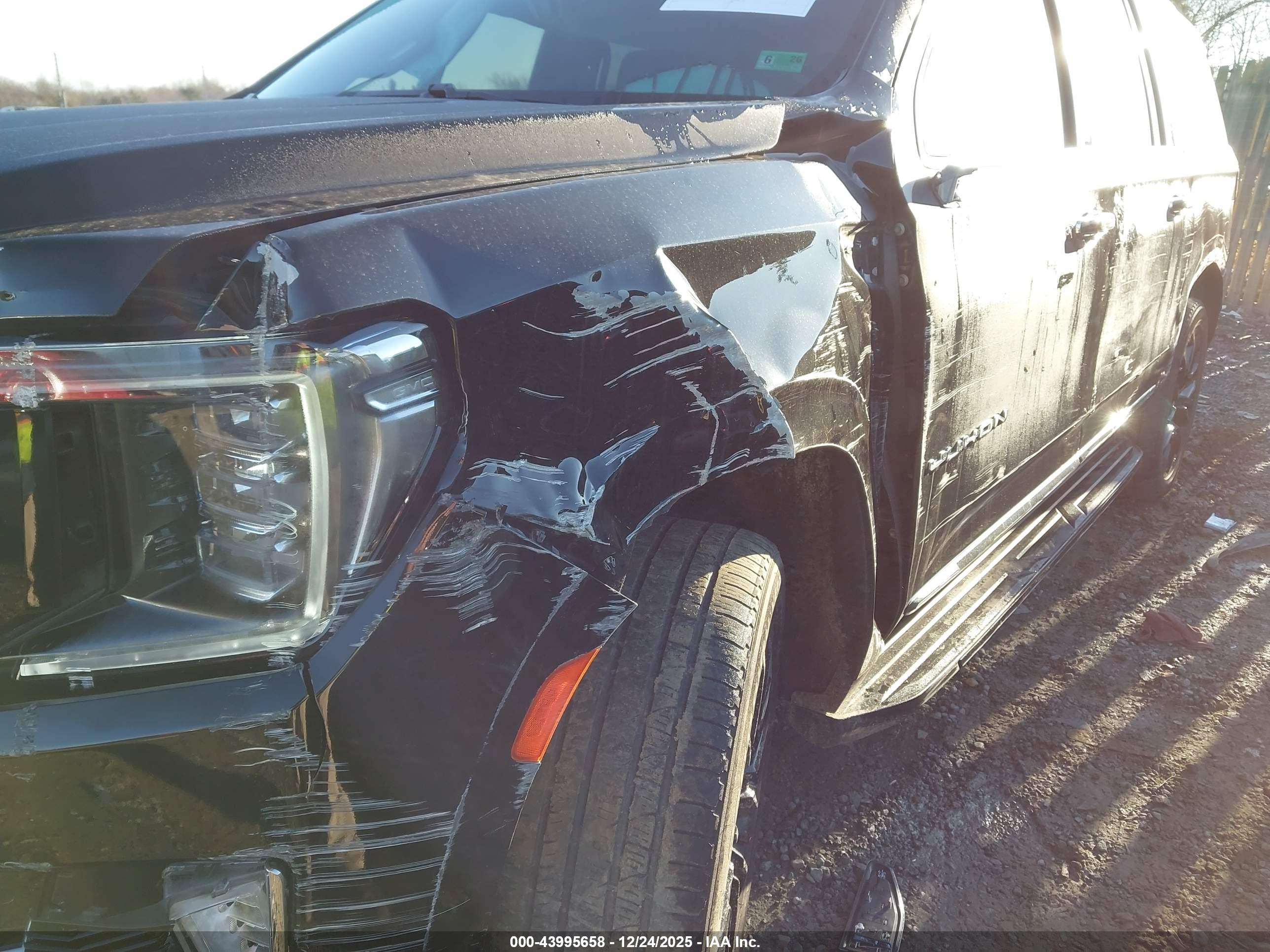 GMC YUKON image 6