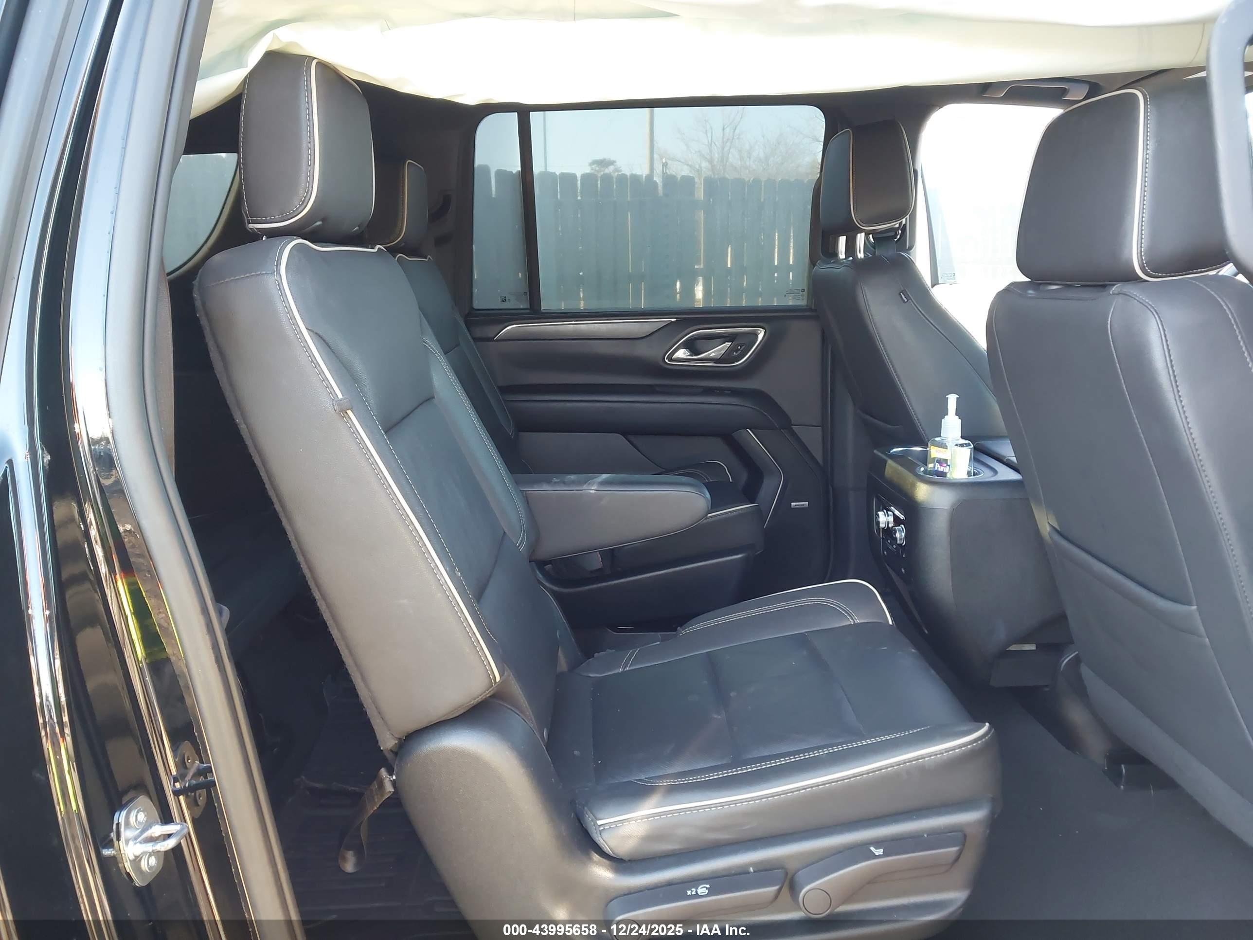 GMC YUKON image 8