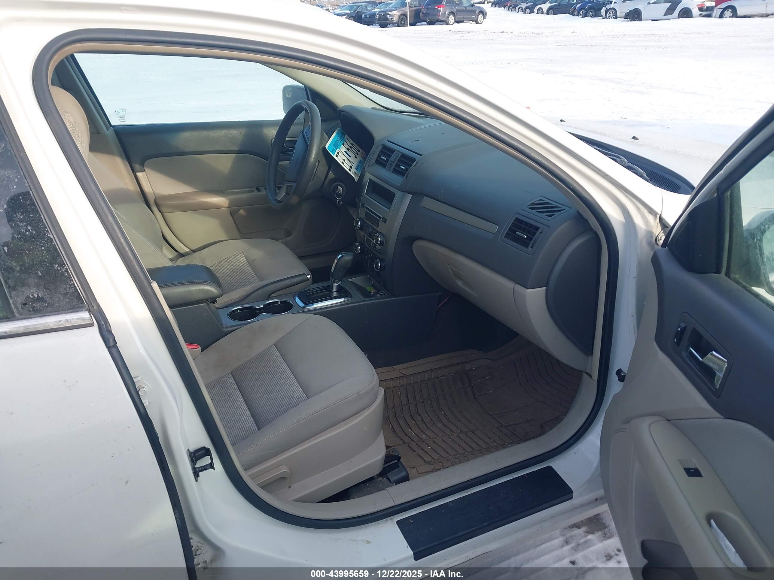 FORD FUSION image 5