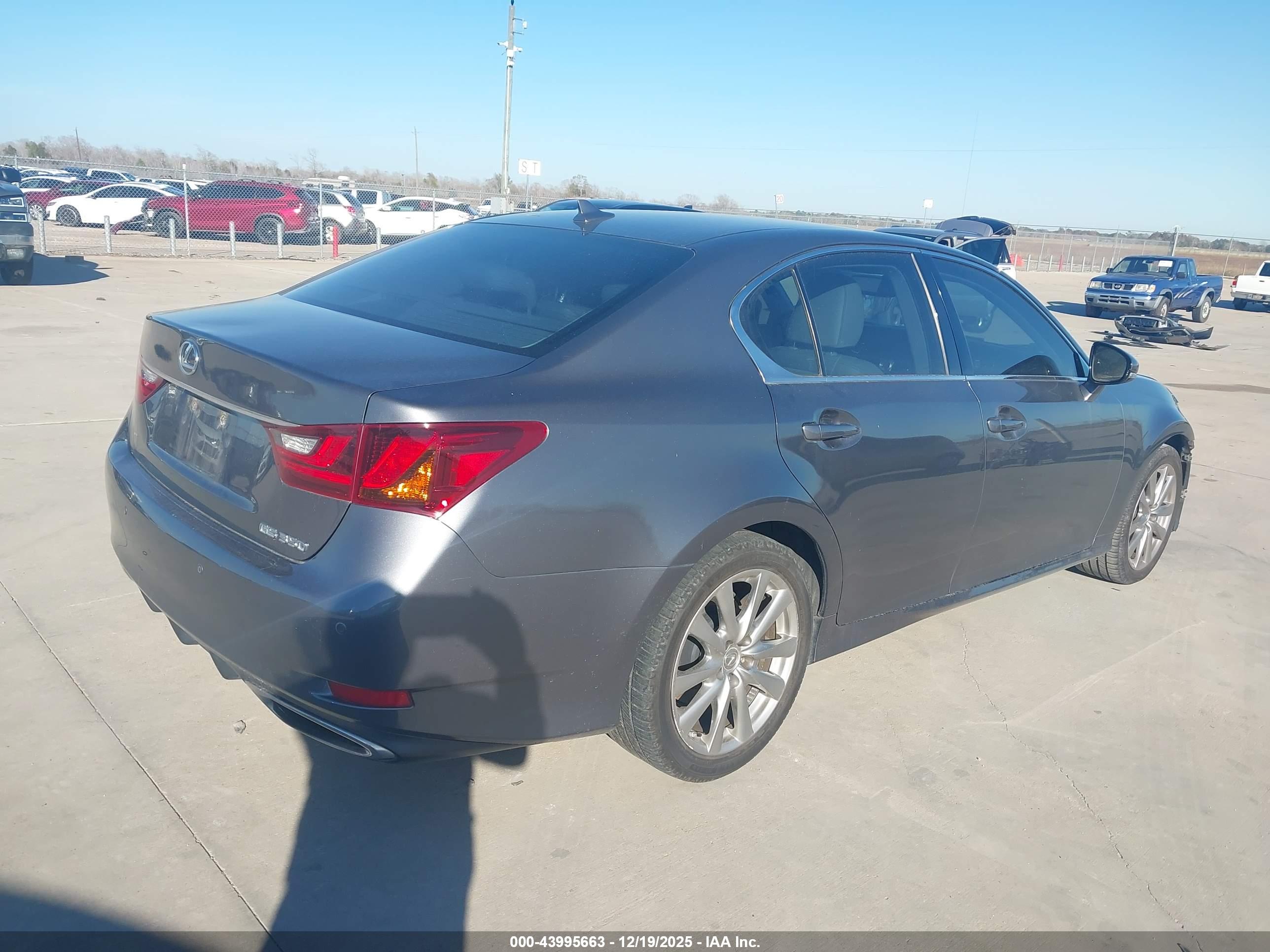 LEXUS GS image 4