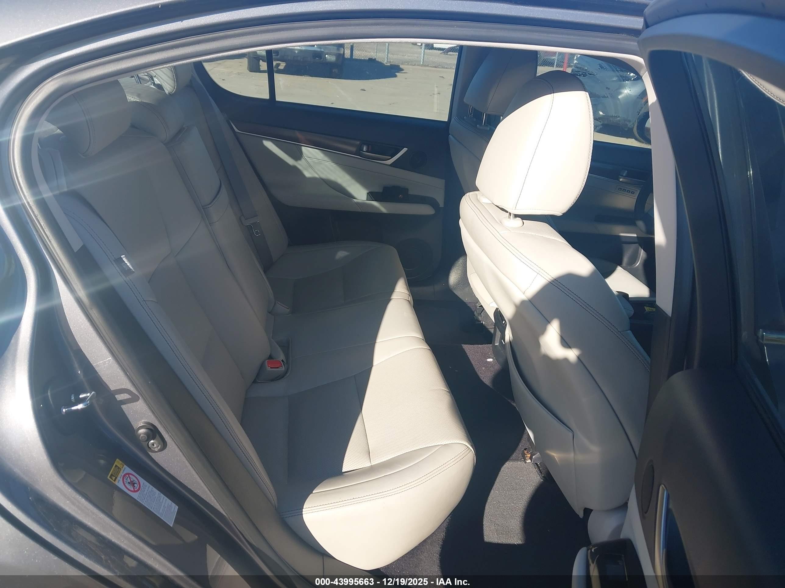 LEXUS GS image 8