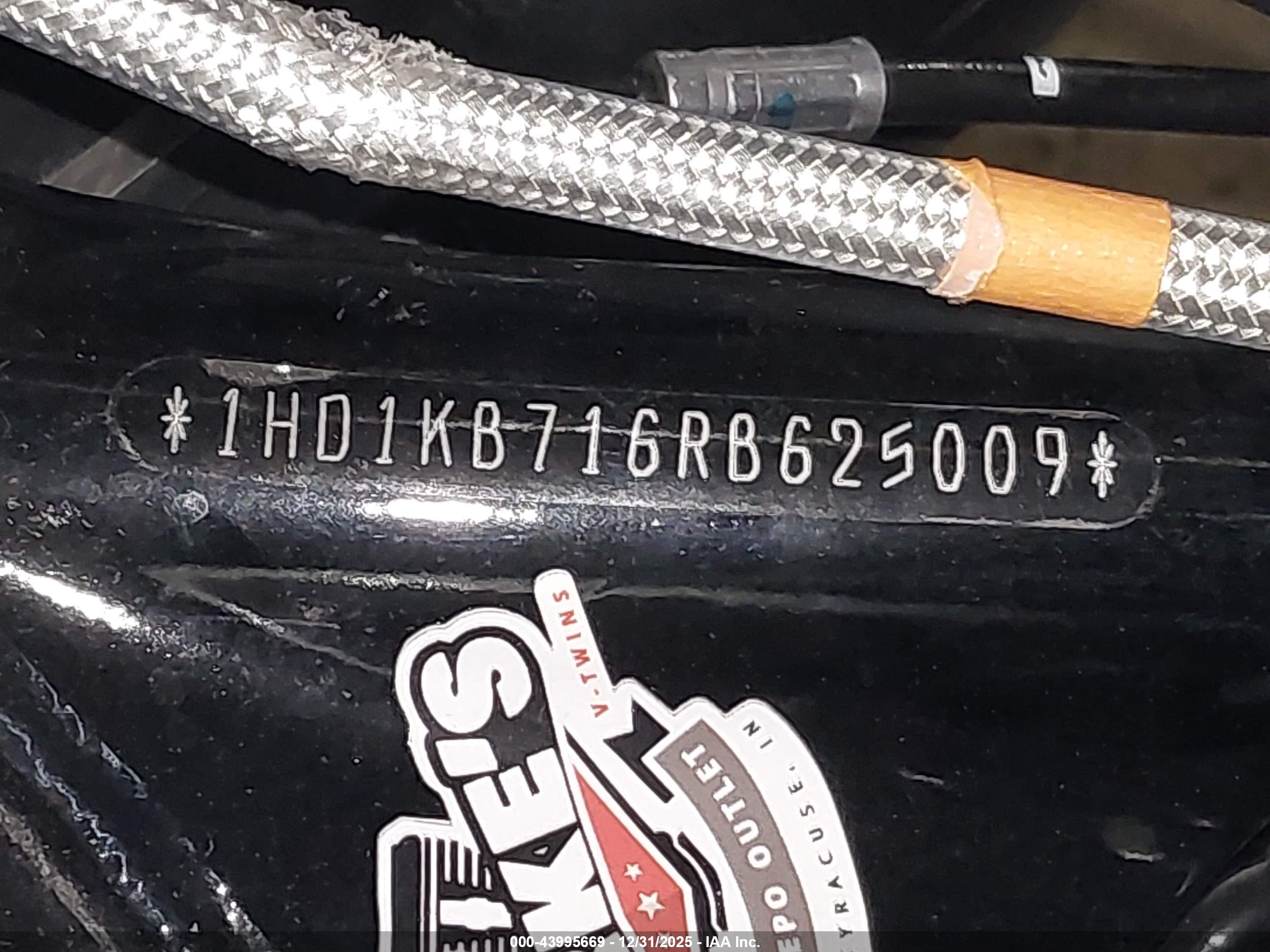HARLEY-DAVIDSON FLHX image 10