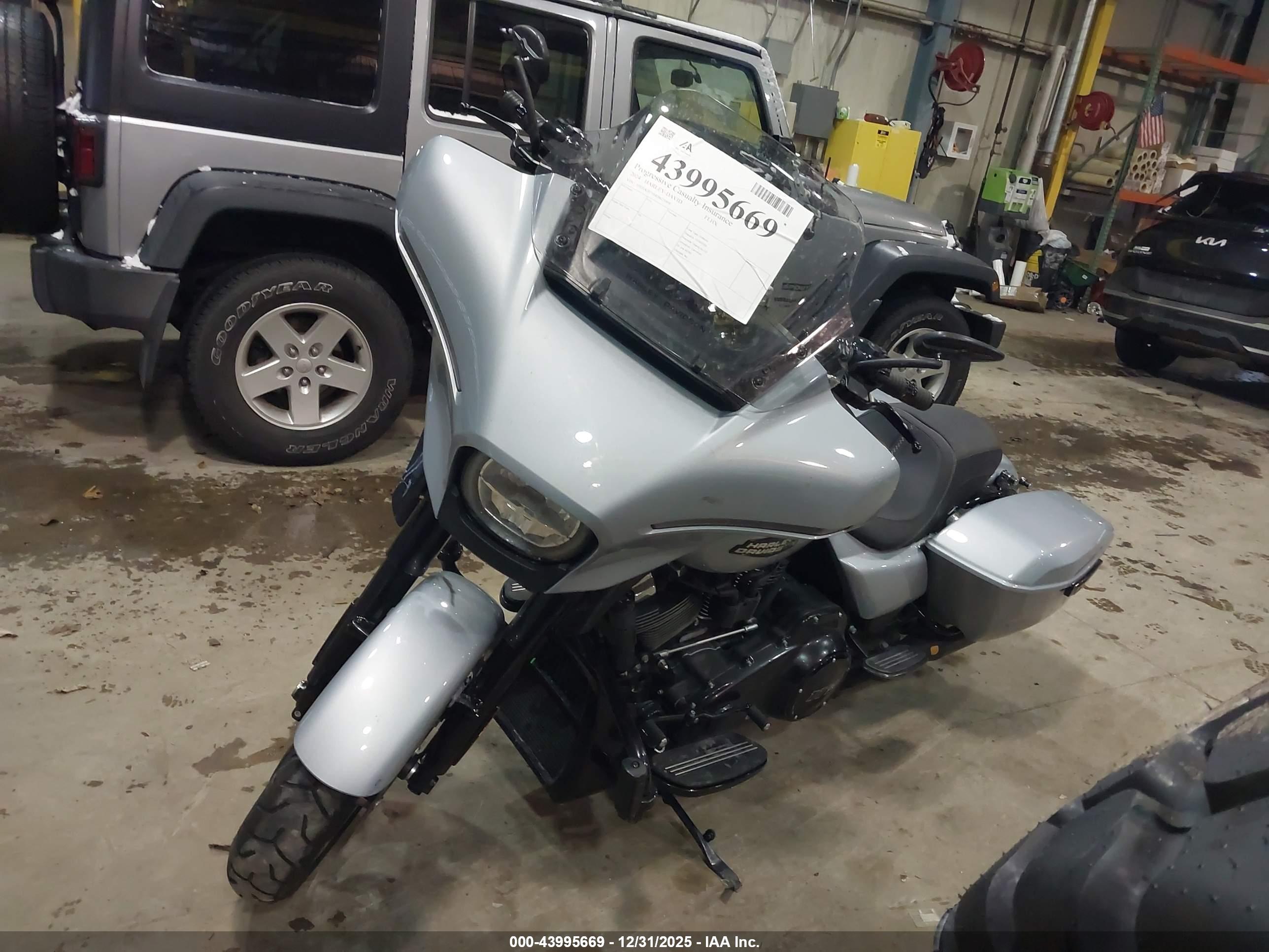 HARLEY-DAVIDSON FLHX image 2