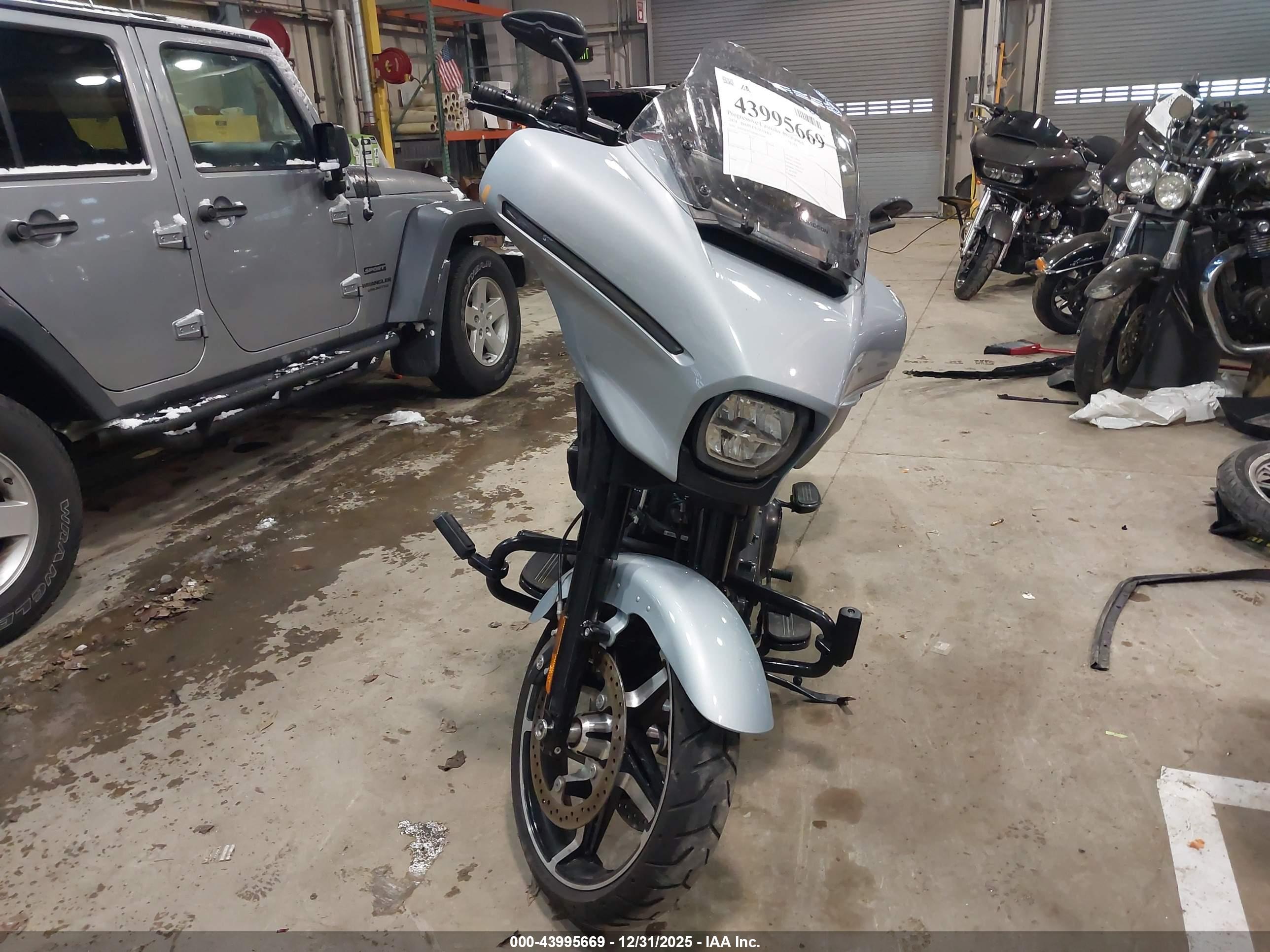 HARLEY-DAVIDSON FLHX image 5