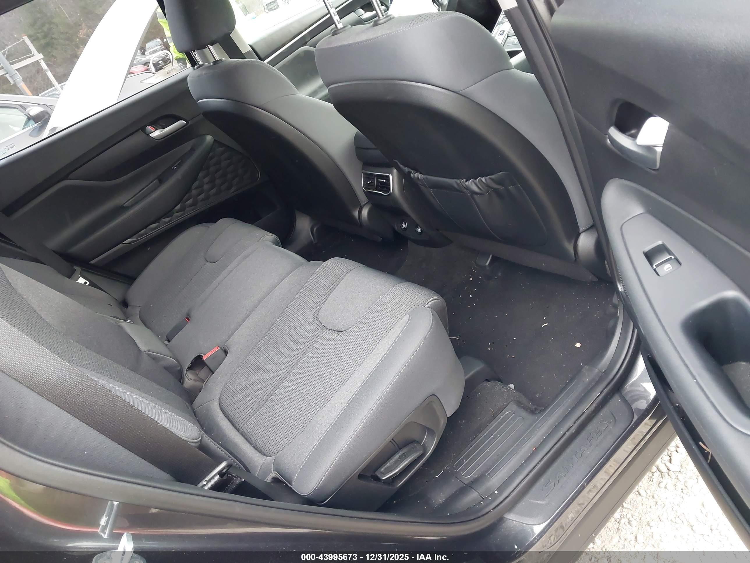 HYUNDAI SANTA image 8