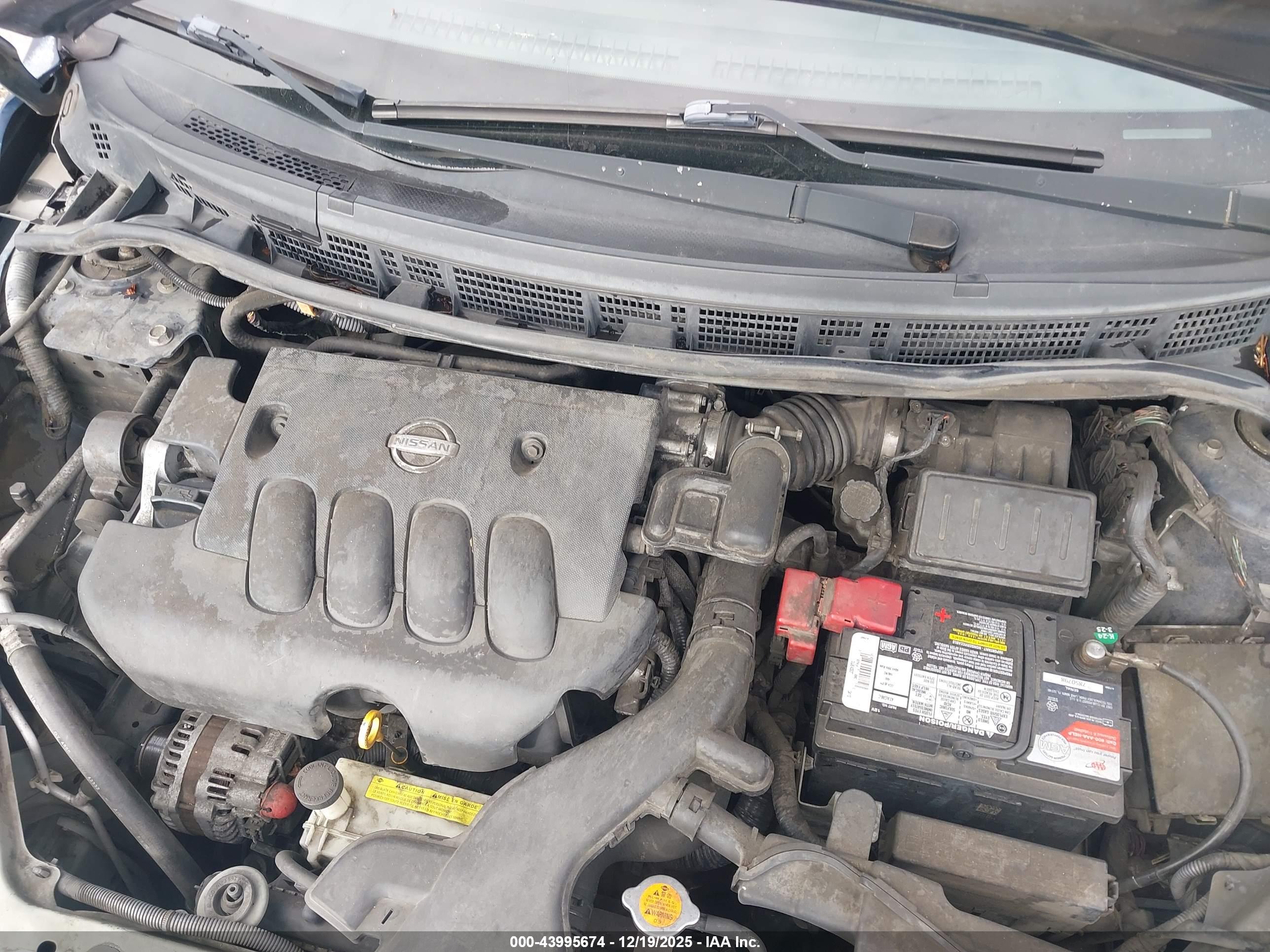 NISSAN VERSA image 10