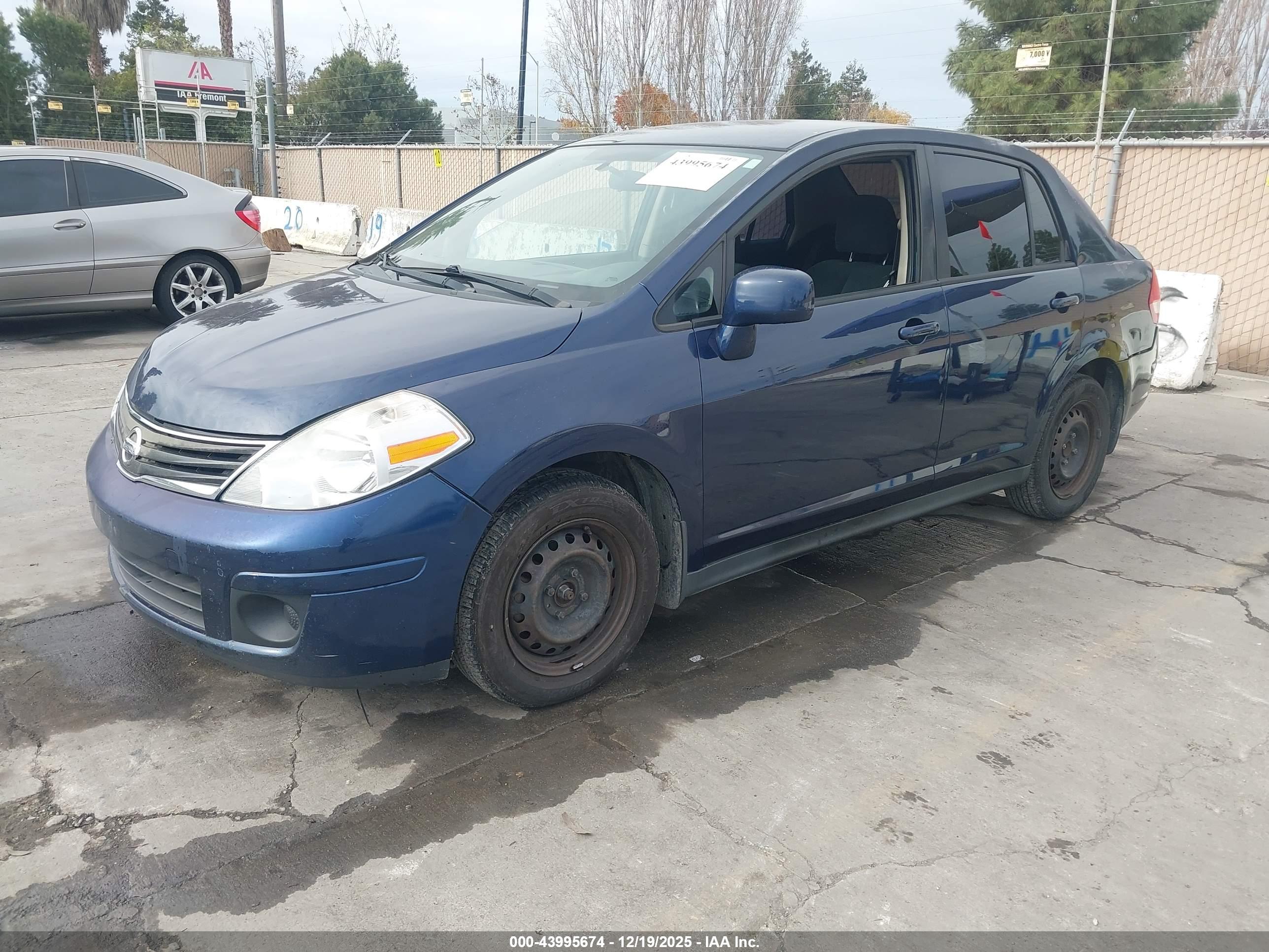 NISSAN VERSA image 2
