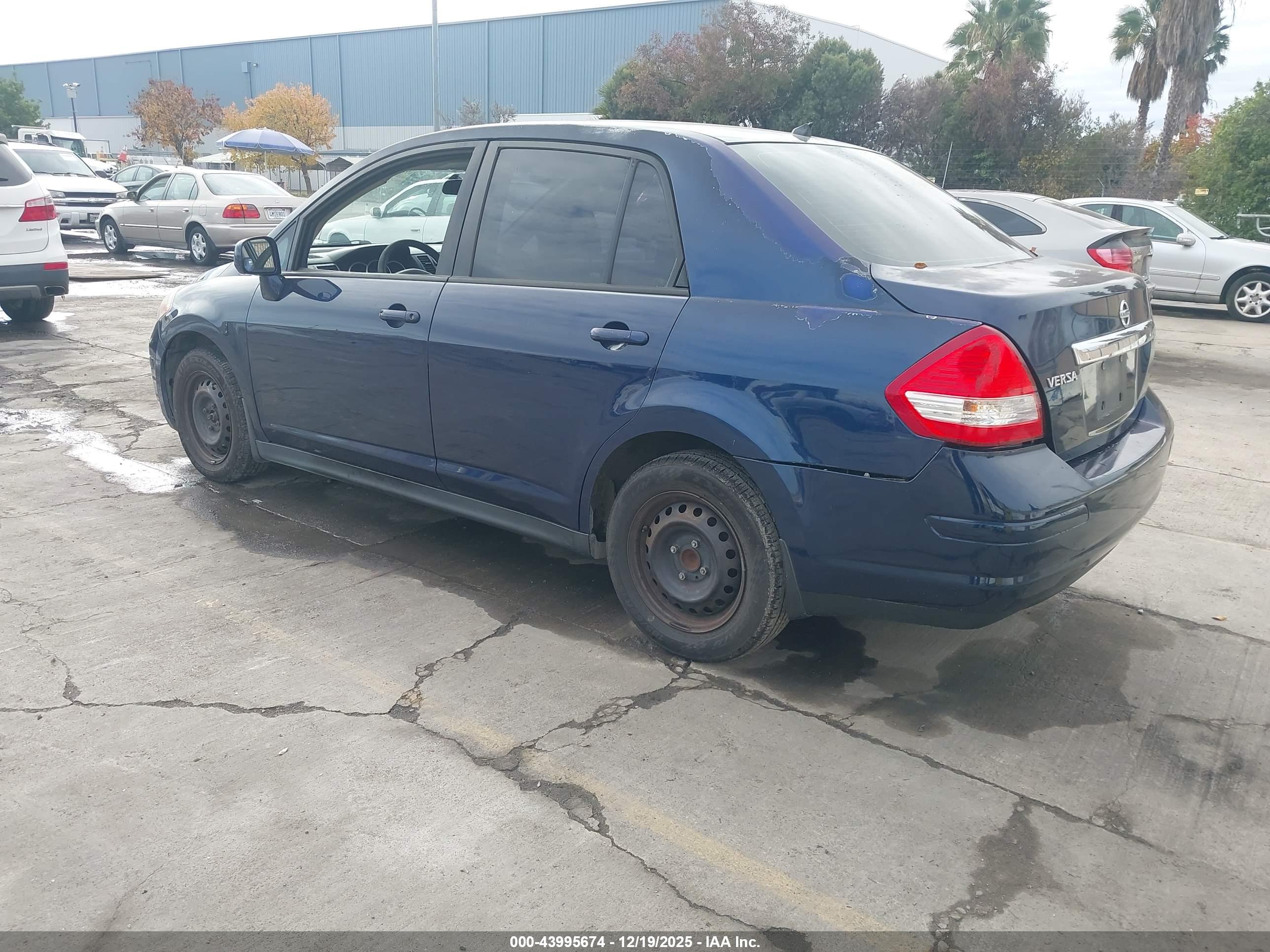 NISSAN VERSA image 3