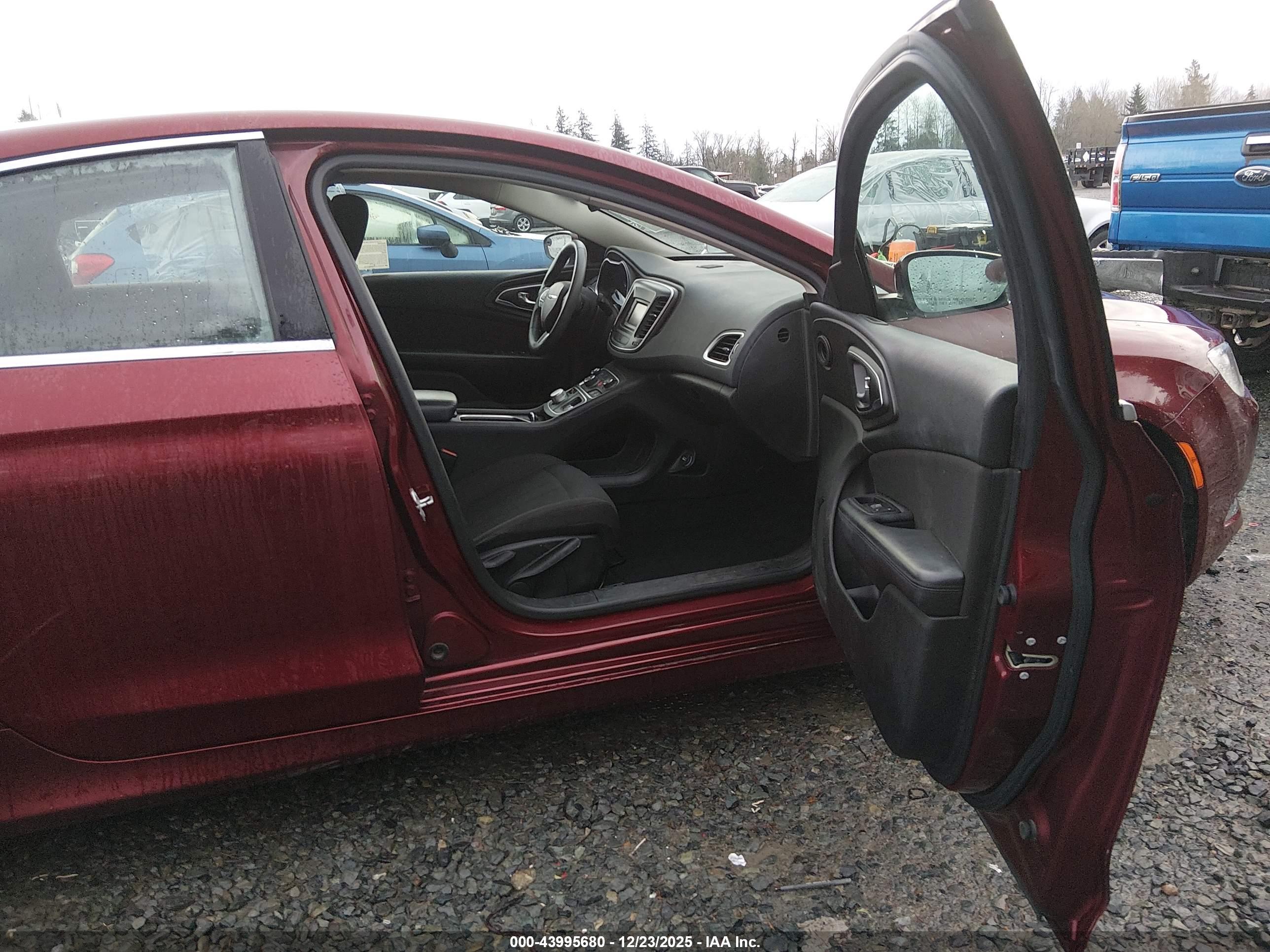 CHRYSLER 200 image 5