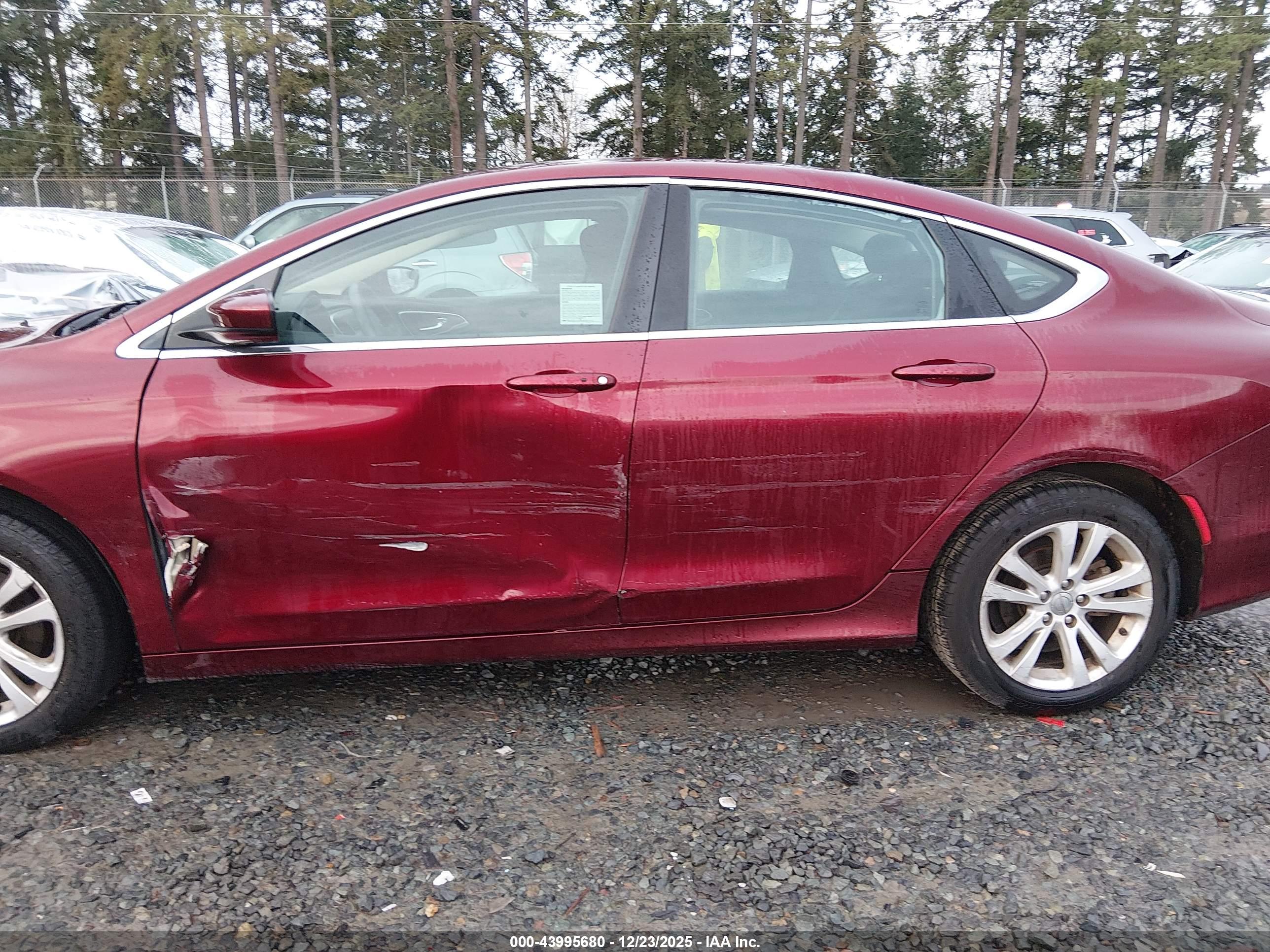 CHRYSLER 200 image 6