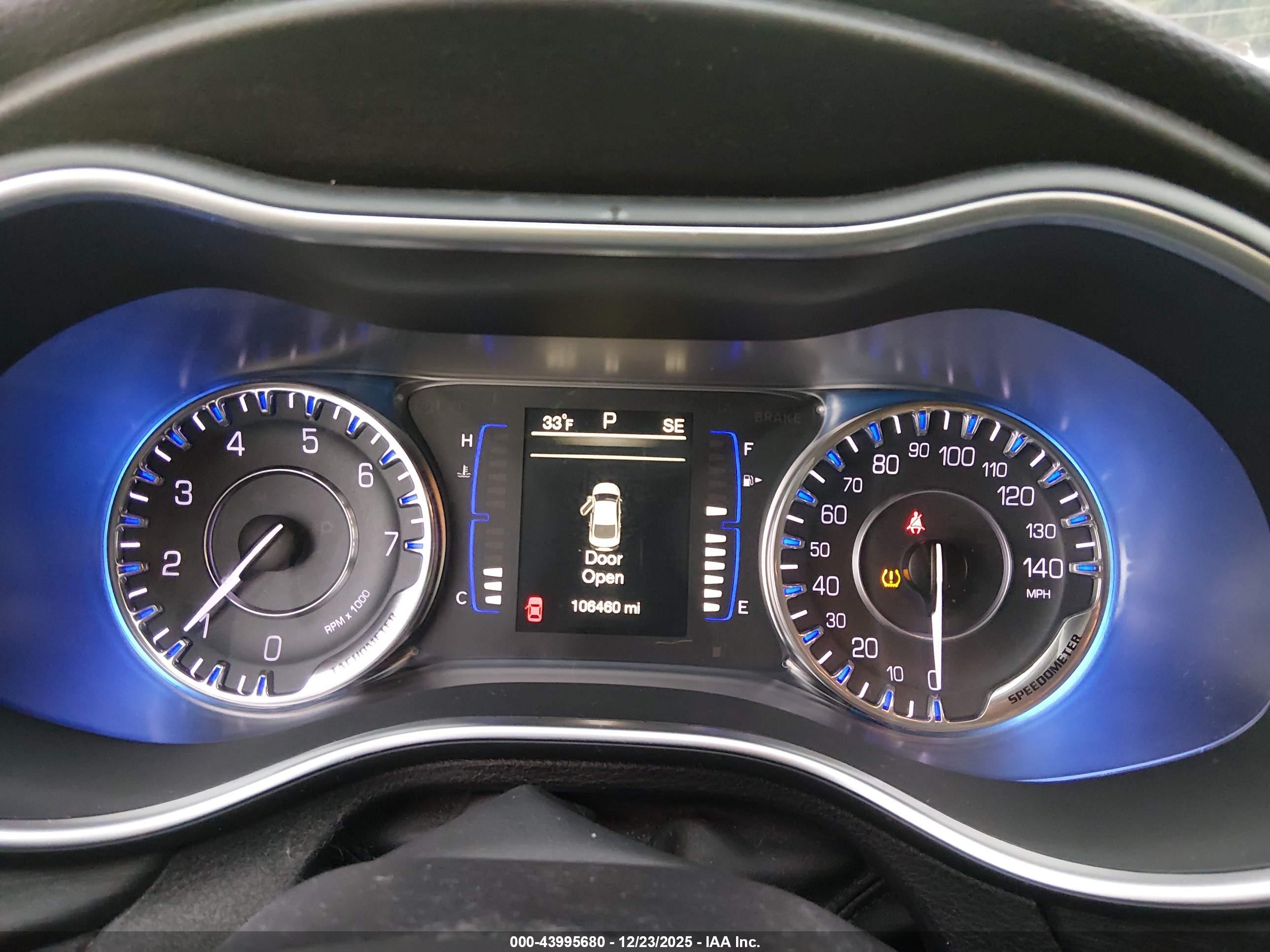 CHRYSLER 200 image 7