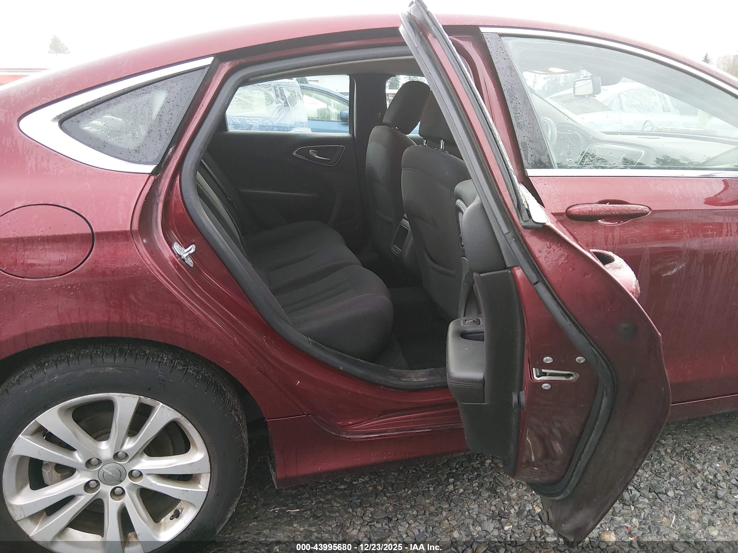 CHRYSLER 200 image 8